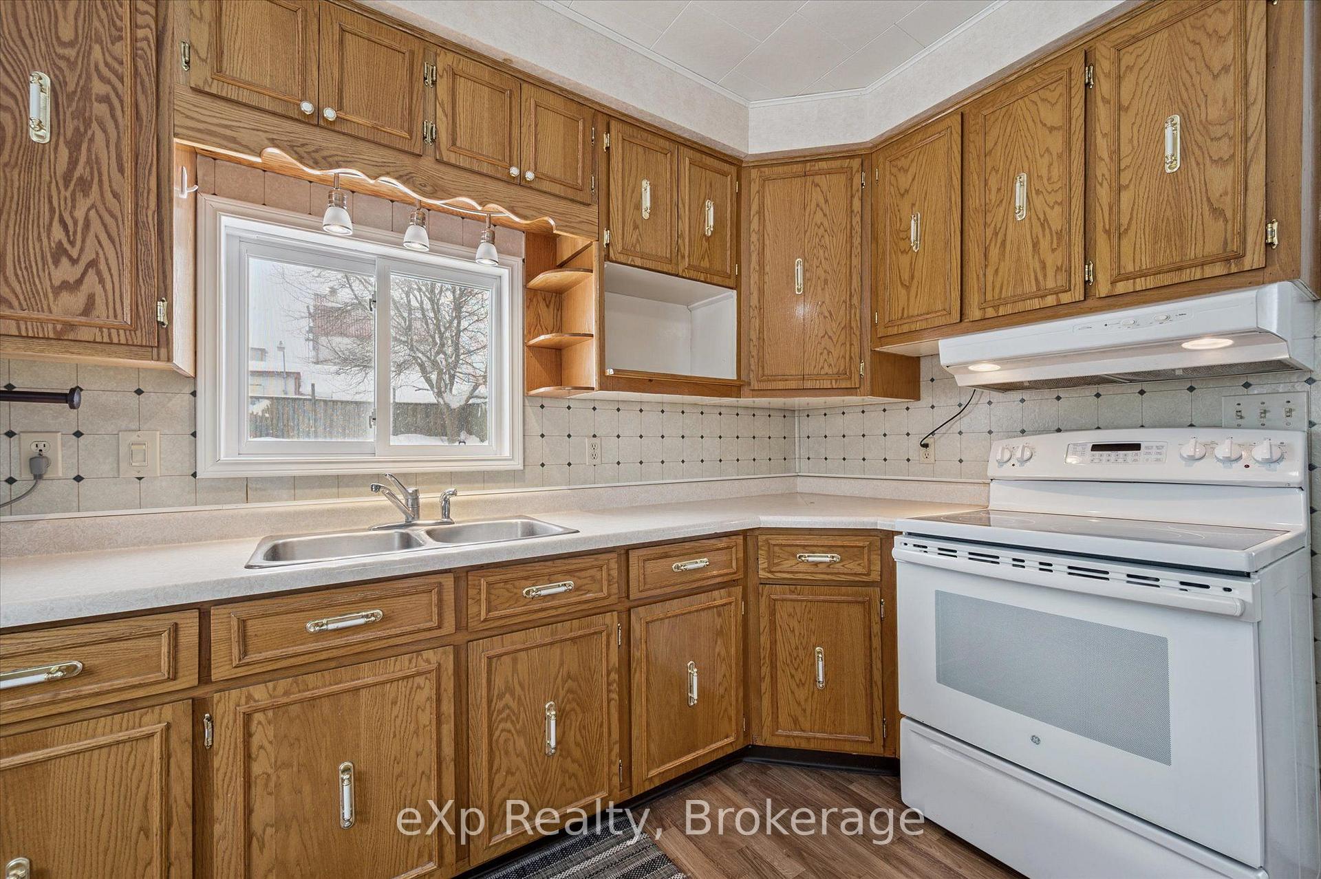 Photo 7 of 8 West Street, Perth East, Milverton — HOMEH