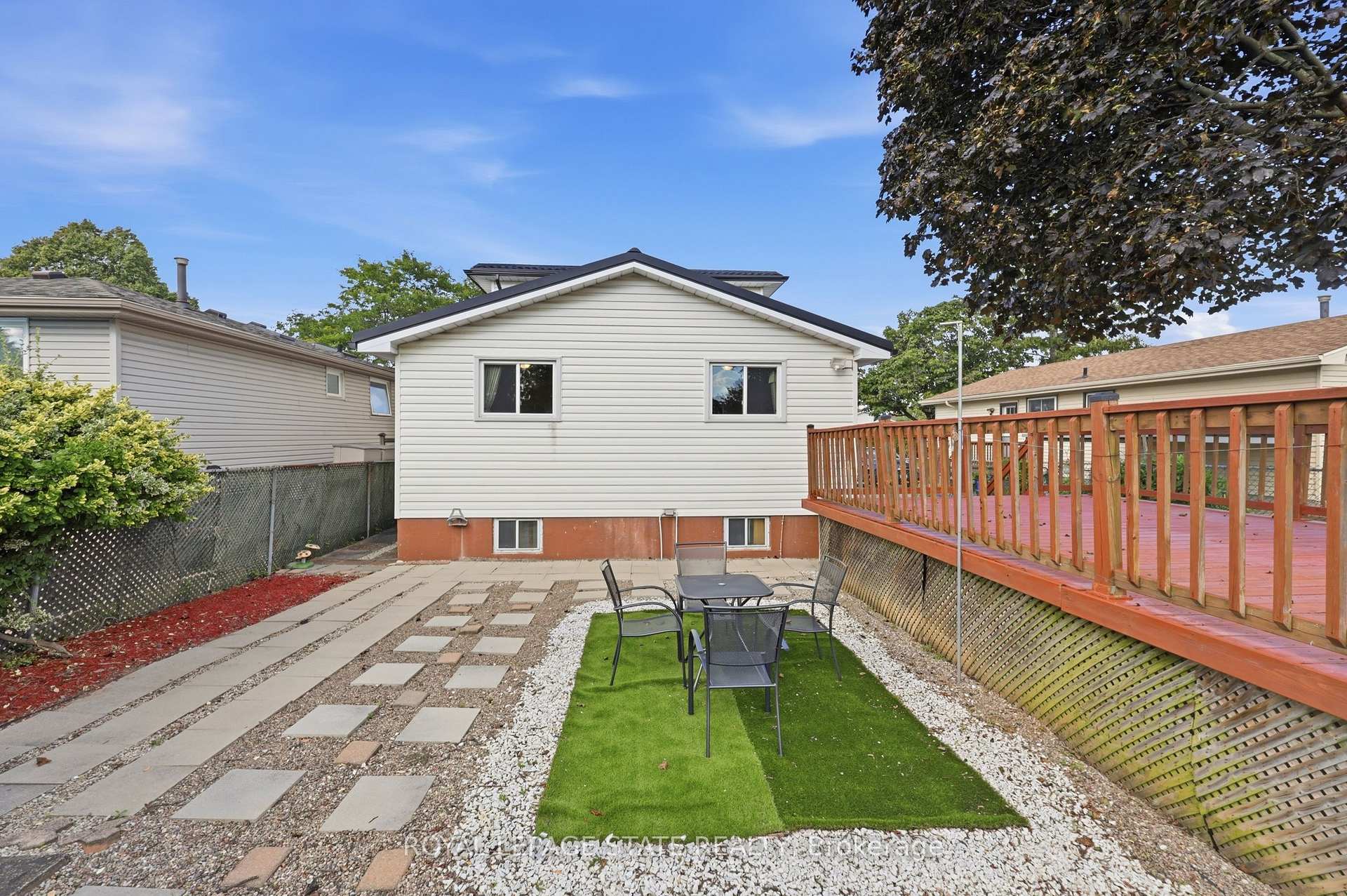 Photo 39 of 63 Folkestone Avenue, Hamilton, Lawfield — HOMEH