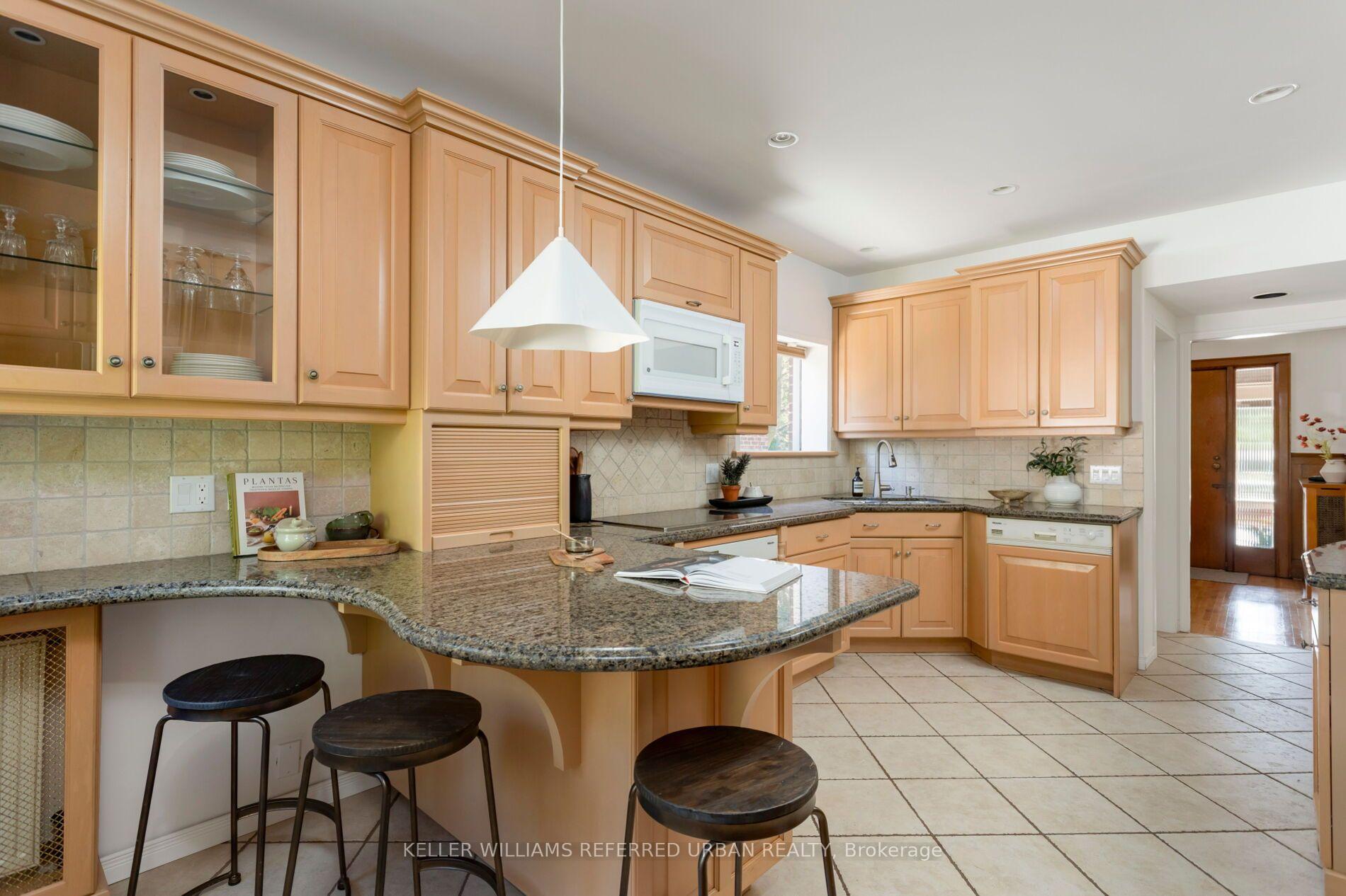 Photo 11 of 30 Baby Point Road, Toronto, Lambton Baby Point — HOMEH