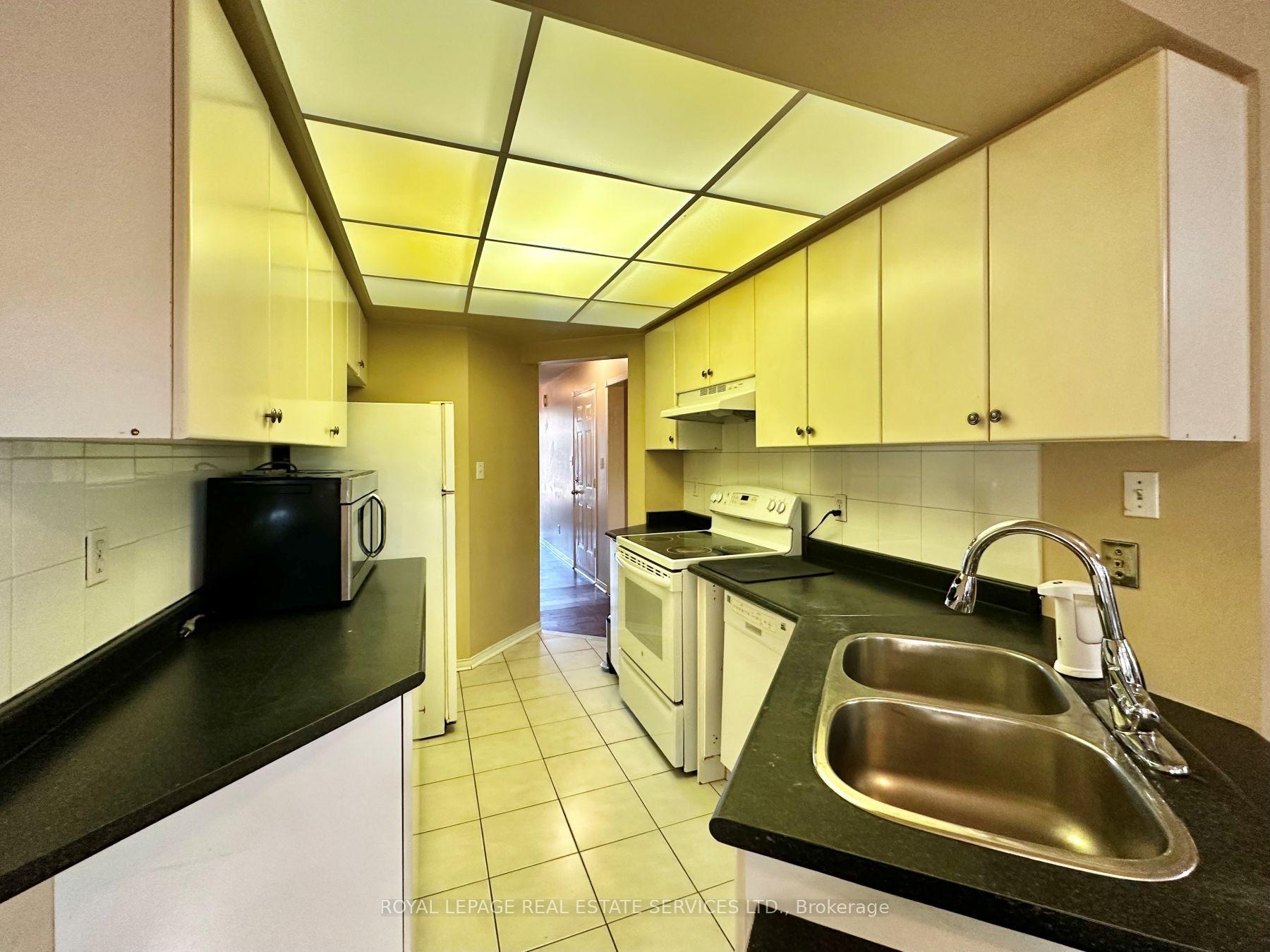 Photo 12 of Unit 2, 455 Apache Court, Mississauga, Hurontario — HOMEH