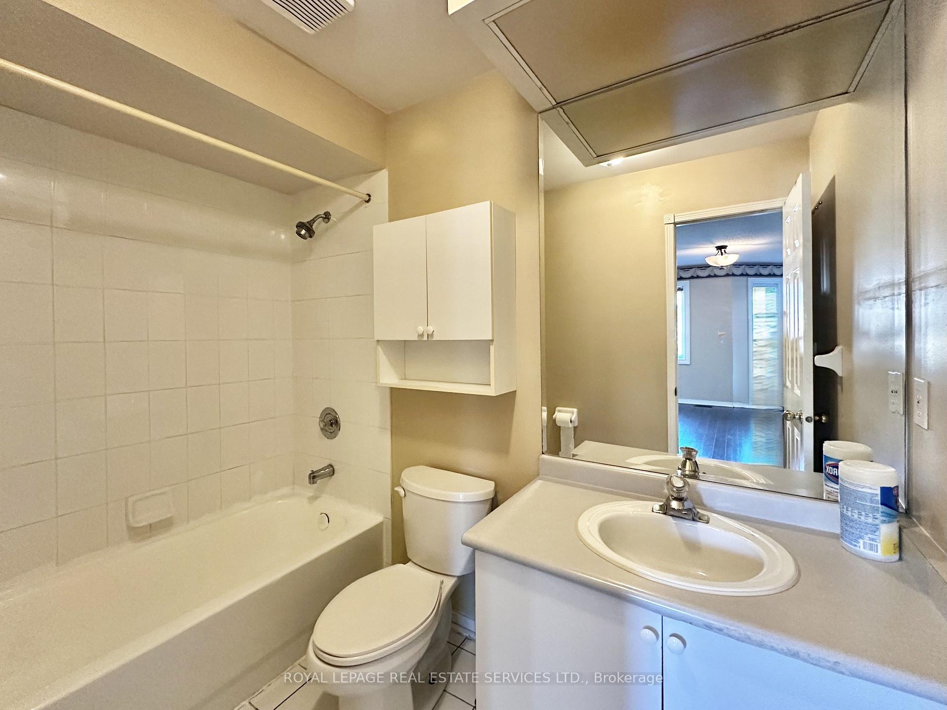 Photo 20 of Unit 2, 455 Apache Court, Mississauga, Hurontario — HOMEH