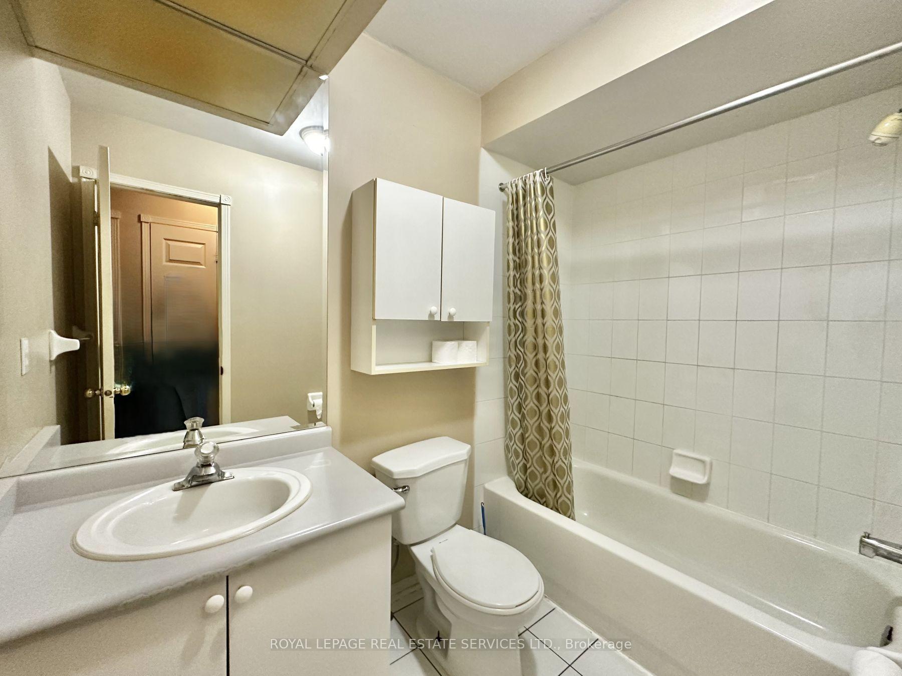 Photo 25 of Unit 2, 455 Apache Court, Mississauga, Hurontario — HOMEH