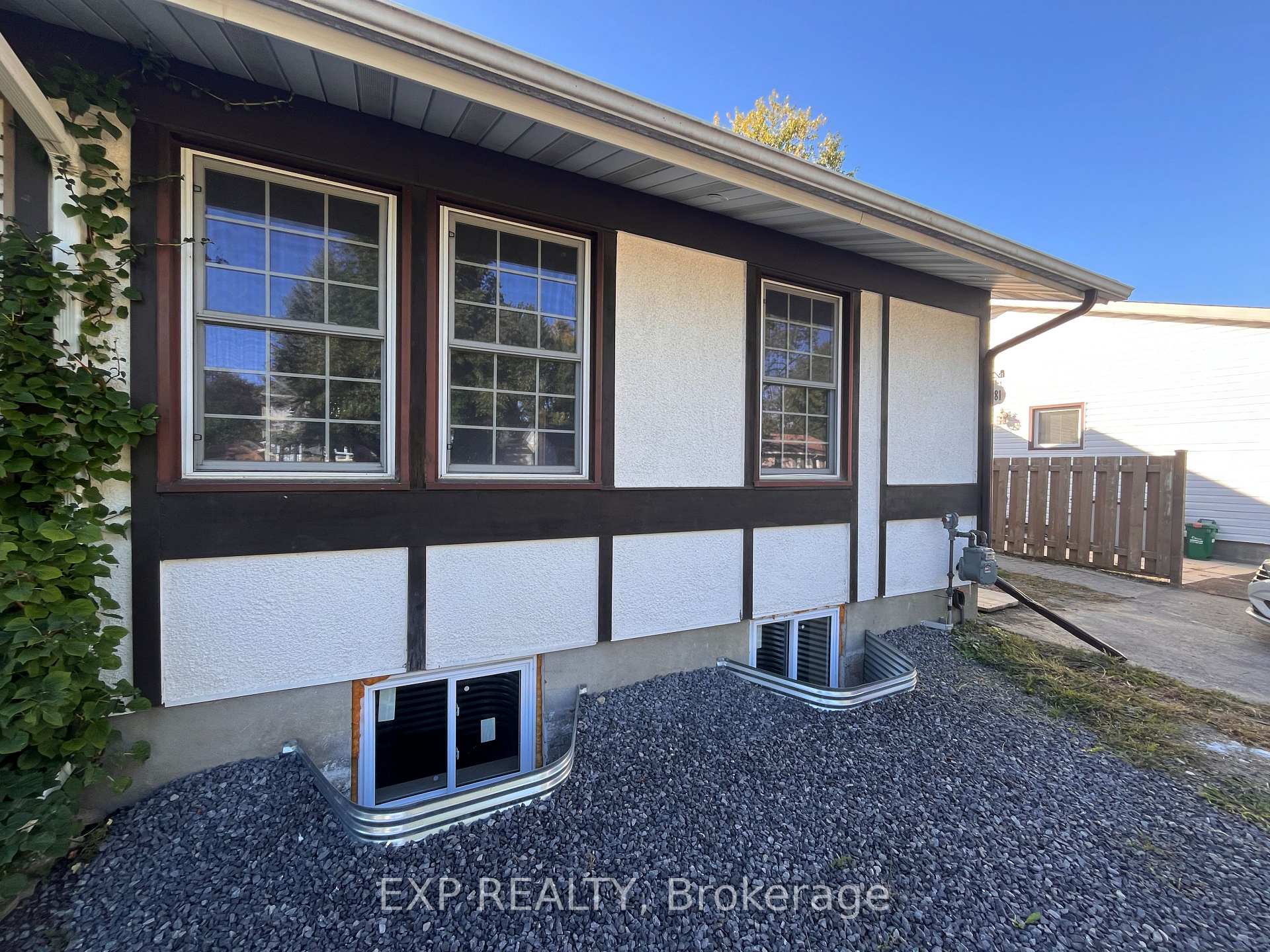 Photo of 1381 Leigh Crescent