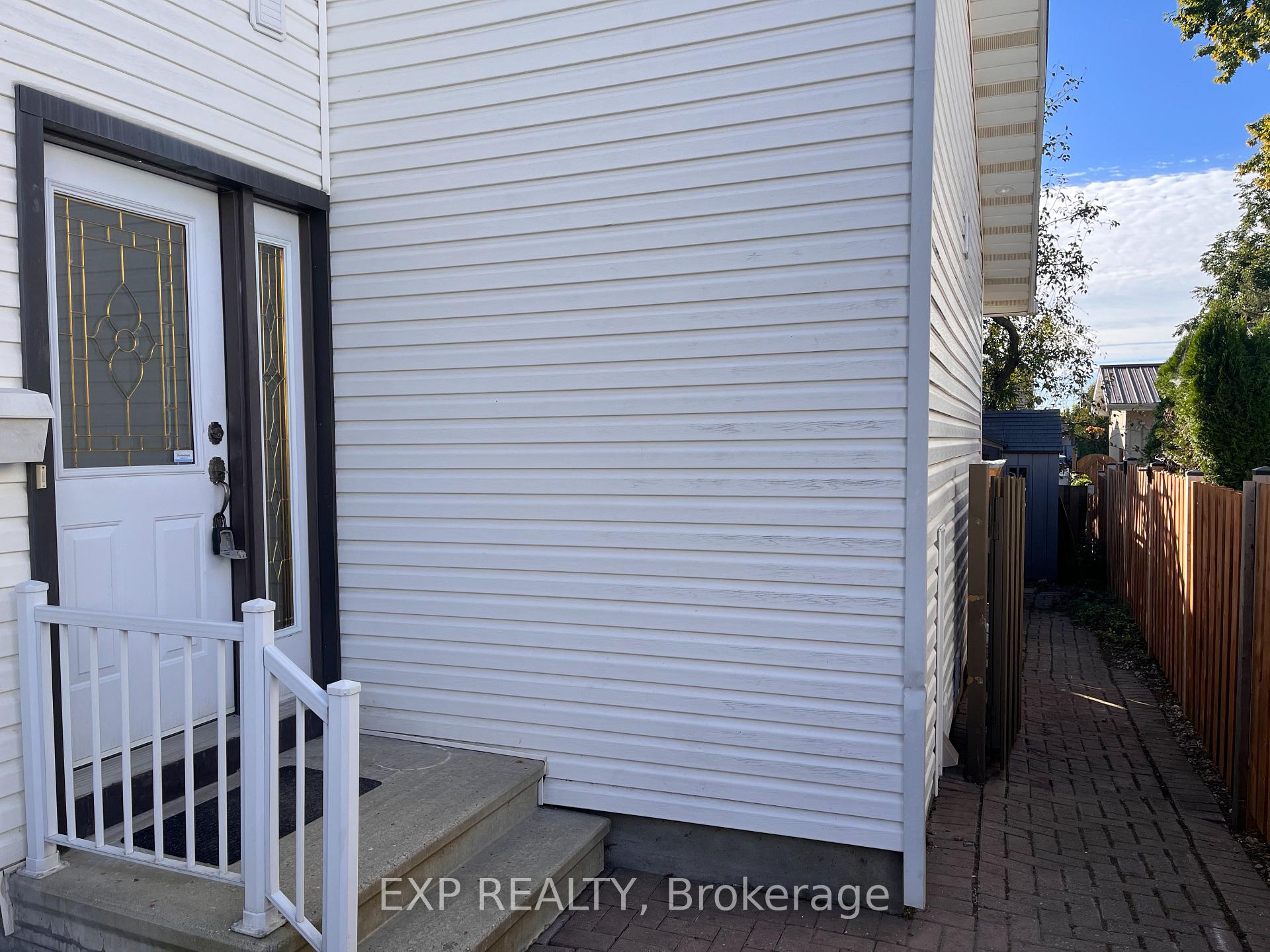 Photo 2 of 1381 Leigh Crescent, Ottawa, Carson Grove — HOMEH