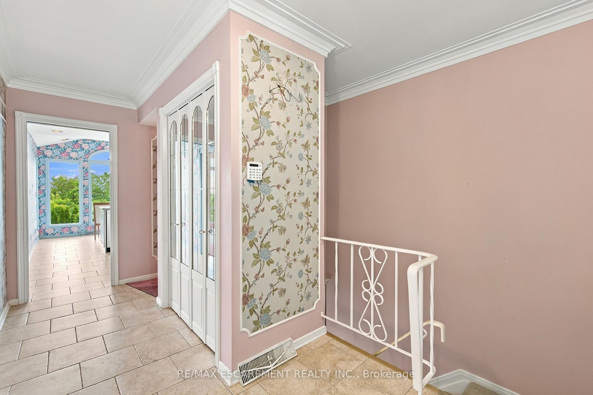 Photo 9 of 26 Leslie Drive, Hamilton, Stoney Creek — HOMEH