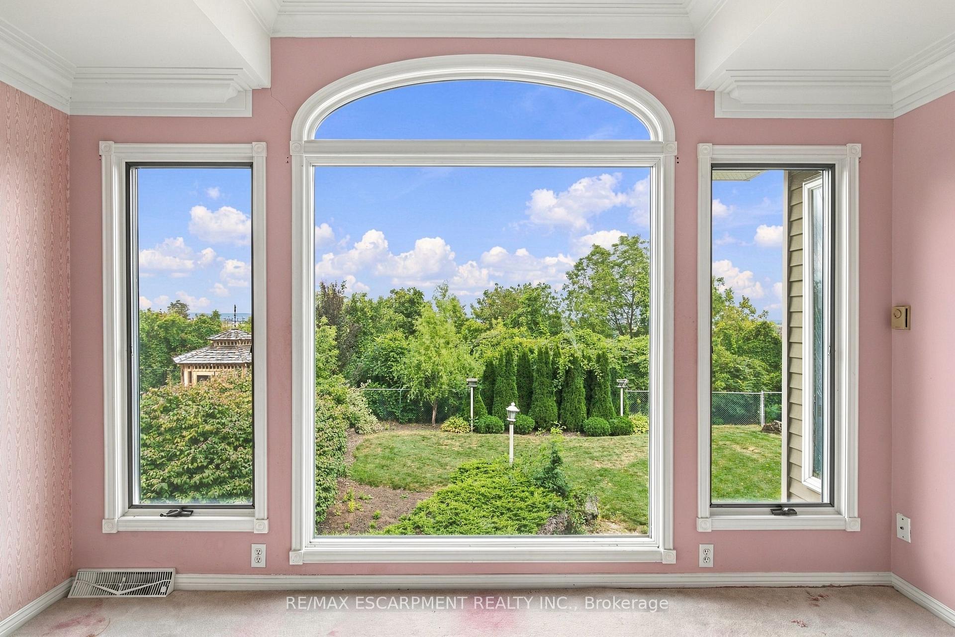 Photo 12 of 26 Leslie Drive, Hamilton, Stoney Creek — HOMEH