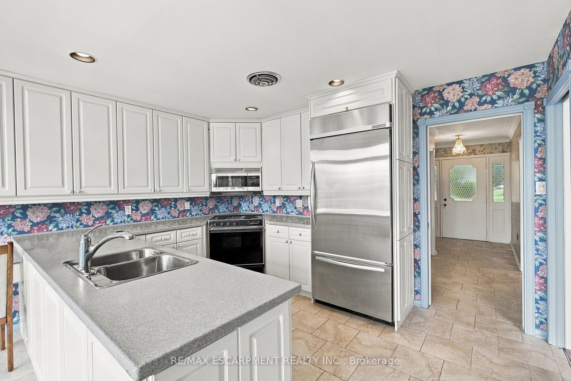 Photo 15 of 26 Leslie Drive, Hamilton, Stoney Creek — HOMEH