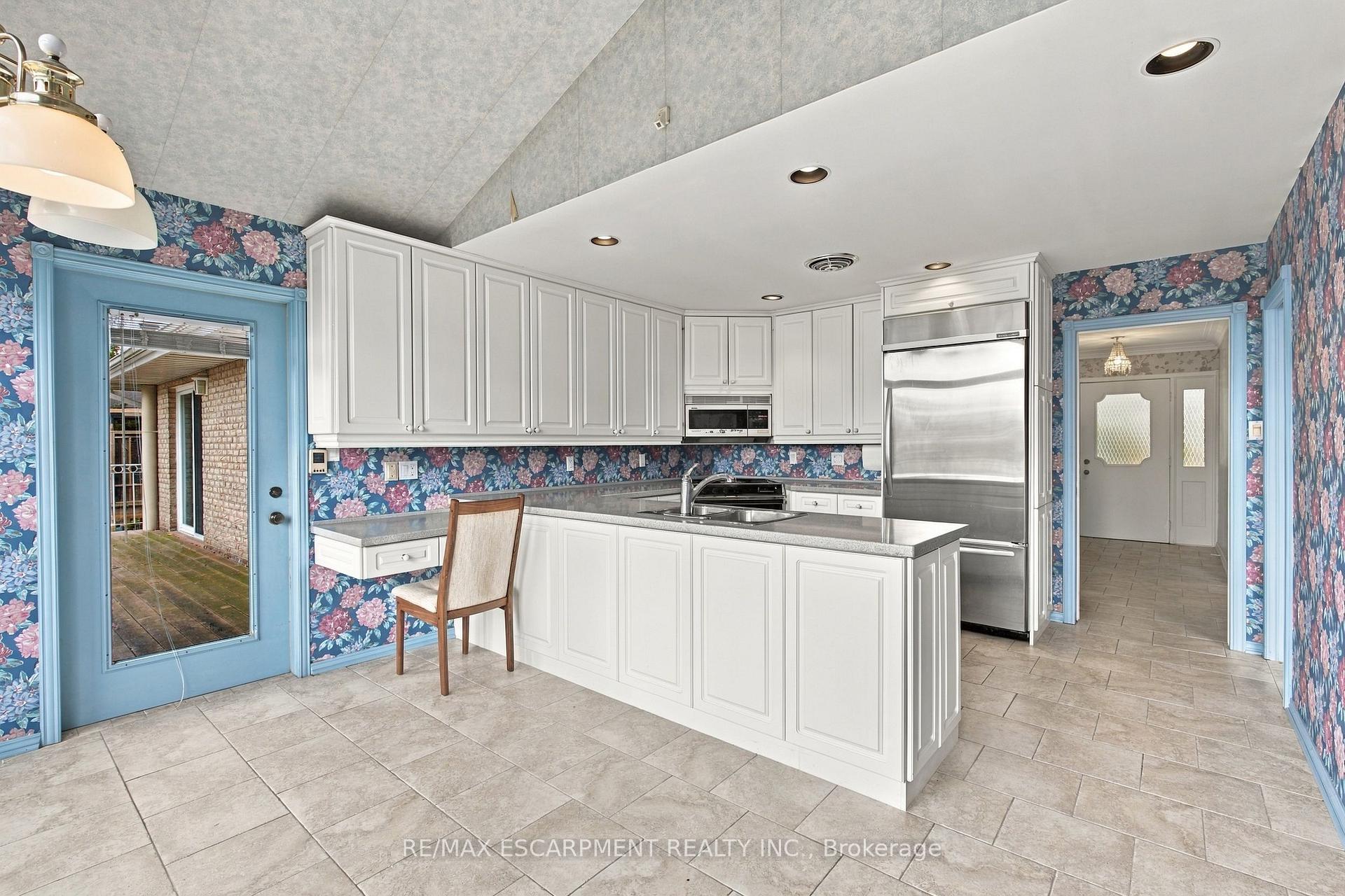 Photo 17 of 26 Leslie Drive, Hamilton, Stoney Creek — HOMEH