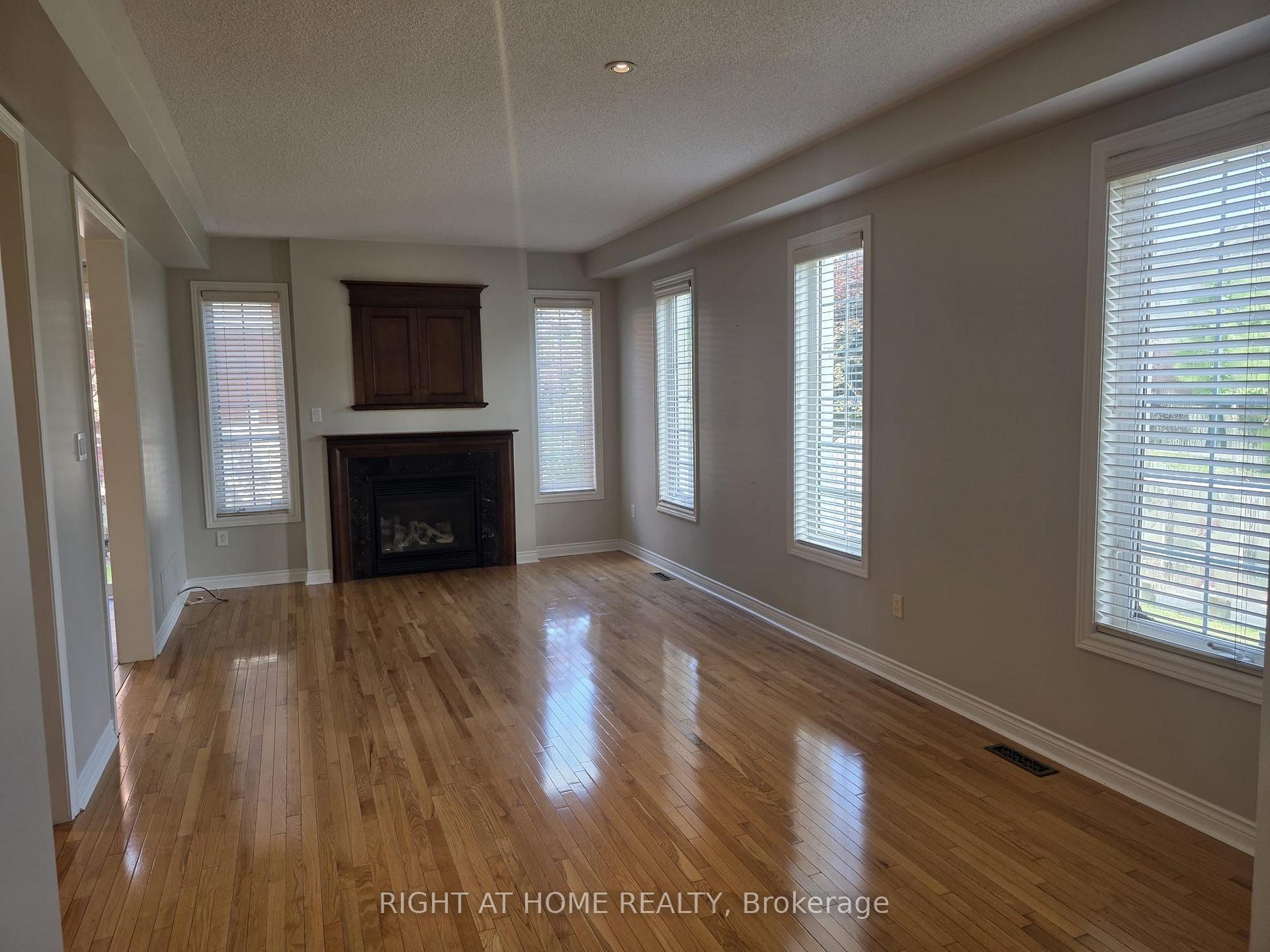Photo 4 of 102 Cormorant Crescent, Vaughan, Vellore Village — HOMEH