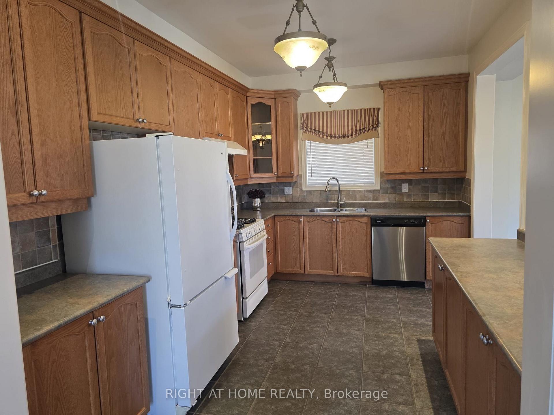 Photo 6 of 102 Cormorant Crescent, Vaughan, Vellore Village — HOMEH