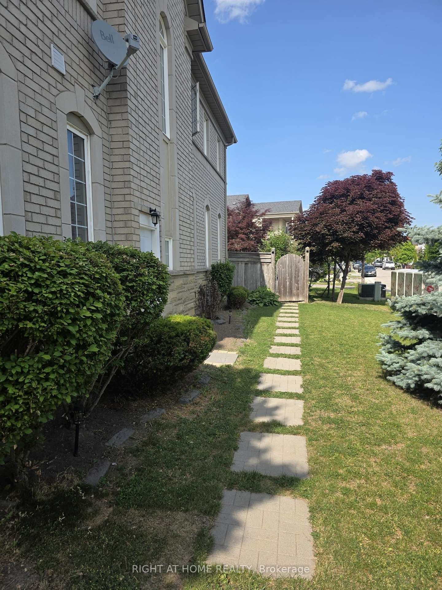 Photo 9 of 102 Cormorant Crescent, Vaughan, Vellore Village — HOMEH