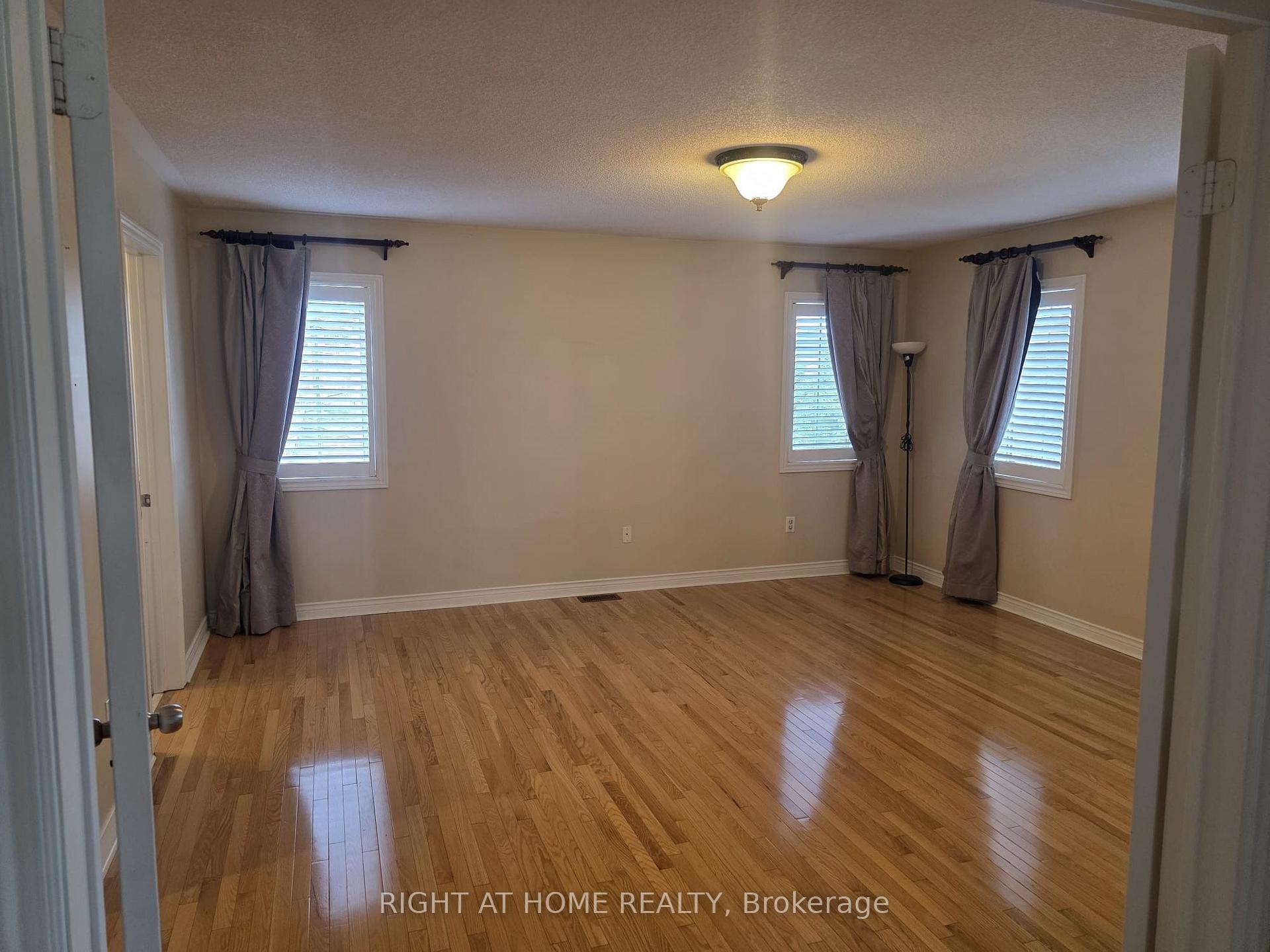 Photo 10 of 102 Cormorant Crescent, Vaughan, Vellore Village — HOMEH