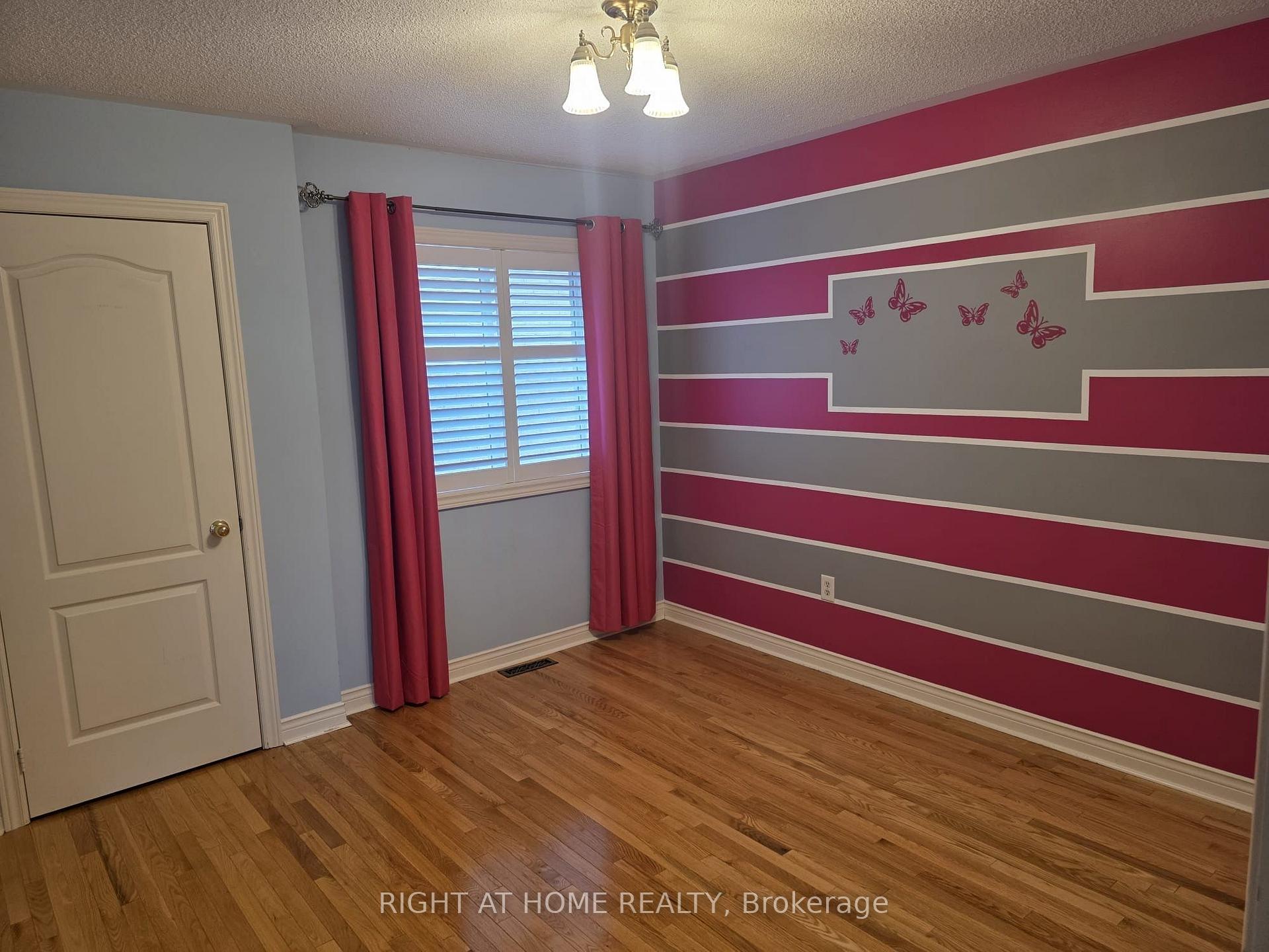 Photo 12 of 102 Cormorant Crescent, Vaughan, Vellore Village — HOMEH