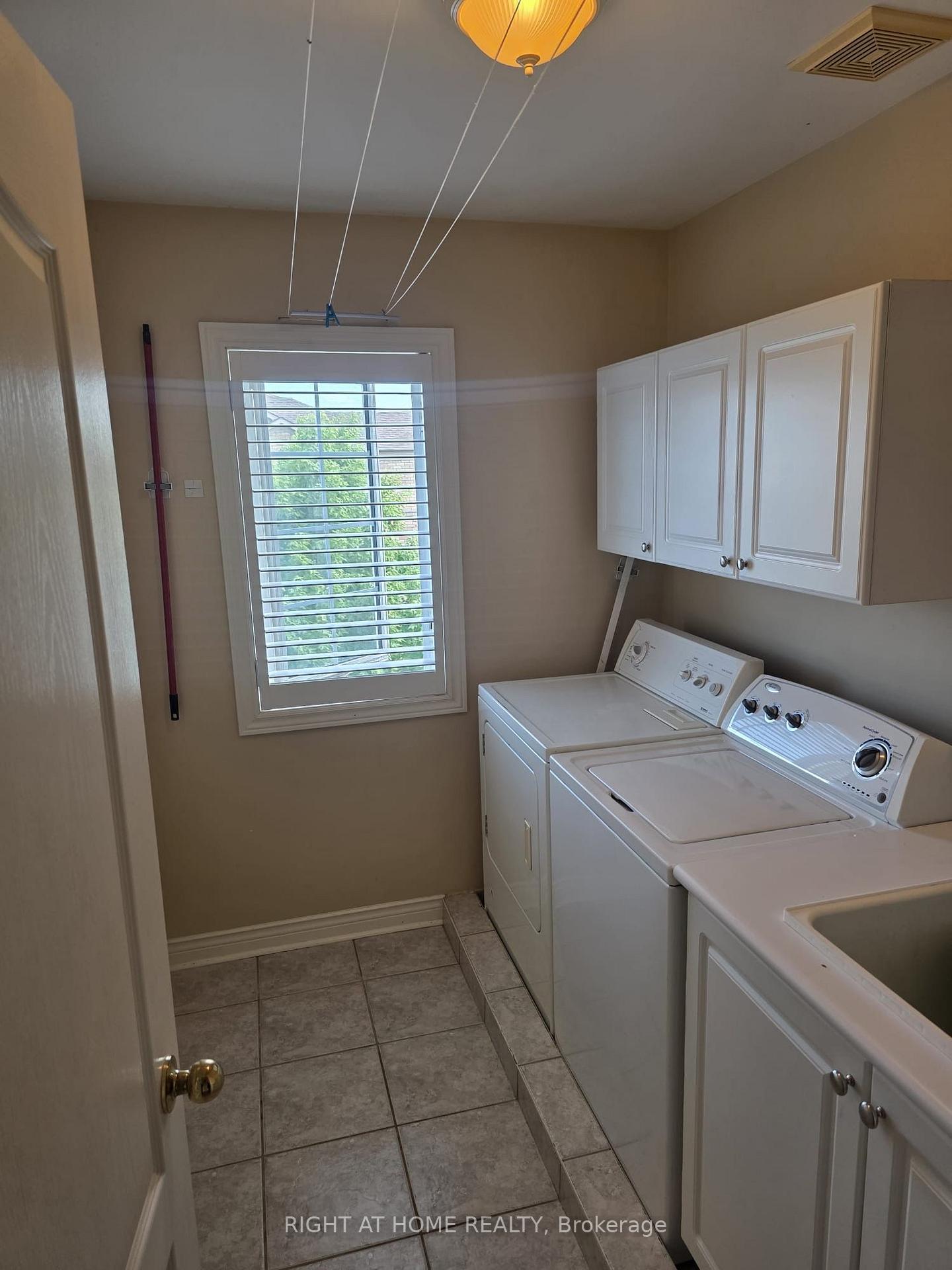 Photo 14 of 102 Cormorant Crescent, Vaughan, Vellore Village — HOMEH