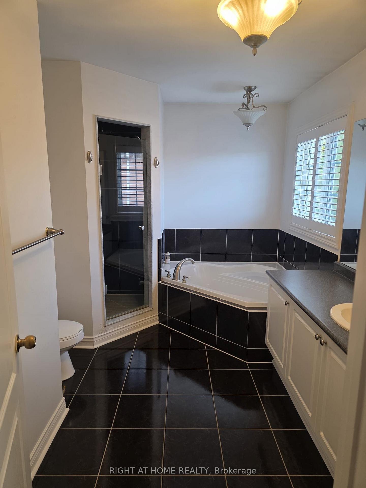 Photo 15 of 102 Cormorant Crescent, Vaughan, Vellore Village — HOMEH
