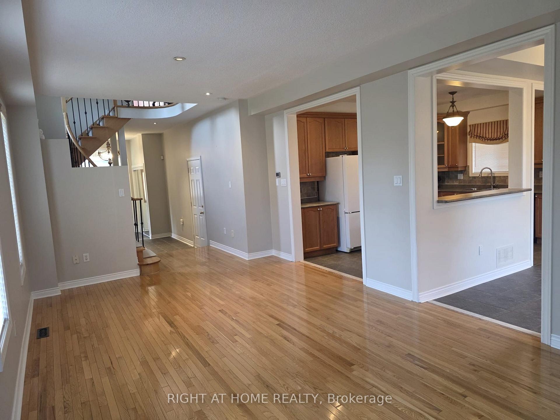 Photo 17 of 102 Cormorant Crescent, Vaughan, Vellore Village — HOMEH