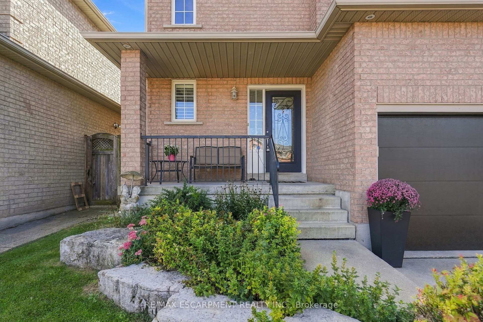 Photo 3 of 303 Webster Road, Hamilton, Stoney Creek — HOMEH