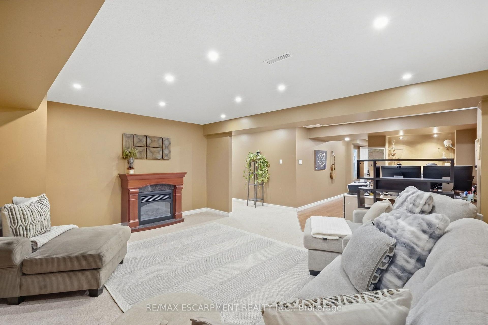 Photo 30 of 303 Webster Road, Hamilton, Stoney Creek — HOMEH