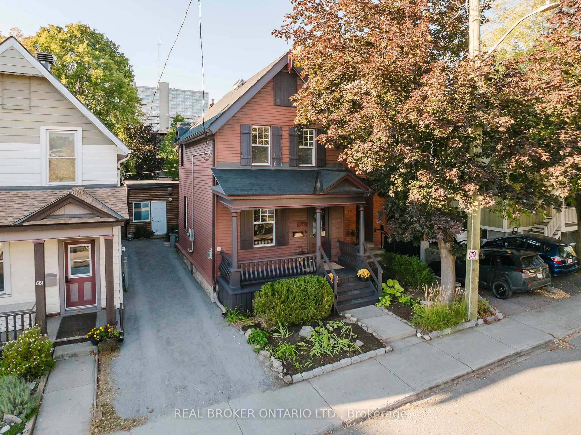 Photo 2 of 679 Cooper Street, Ottawa, Ottawa Centre — HOMEH