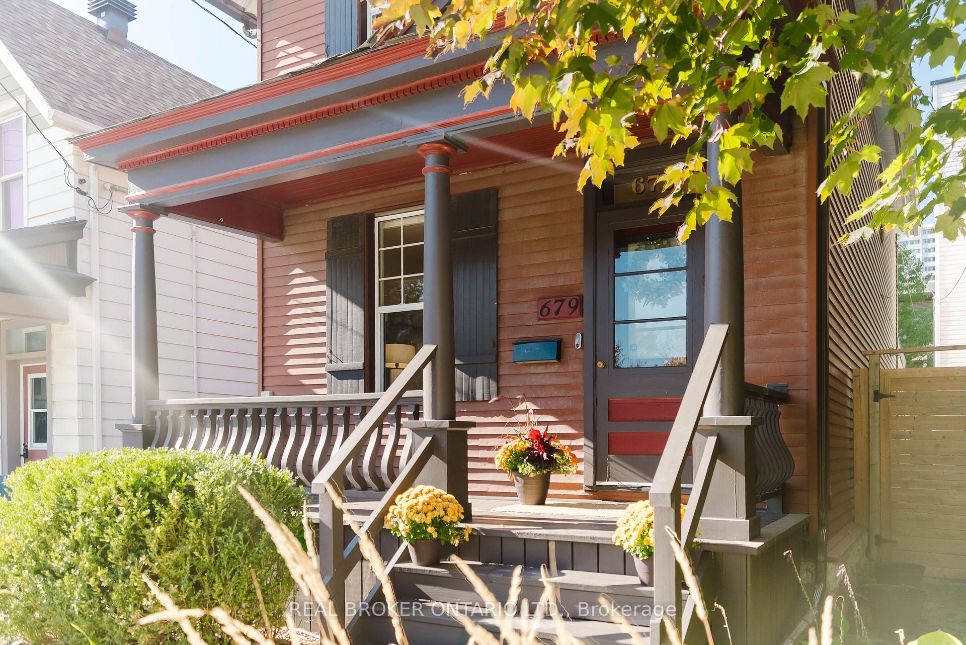 Photo 3 of 679 Cooper Street, Ottawa, Ottawa Centre — HOMEH