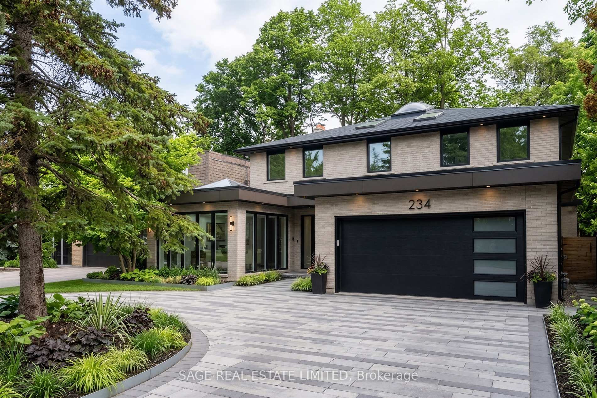 Front of 234 York Mills Road