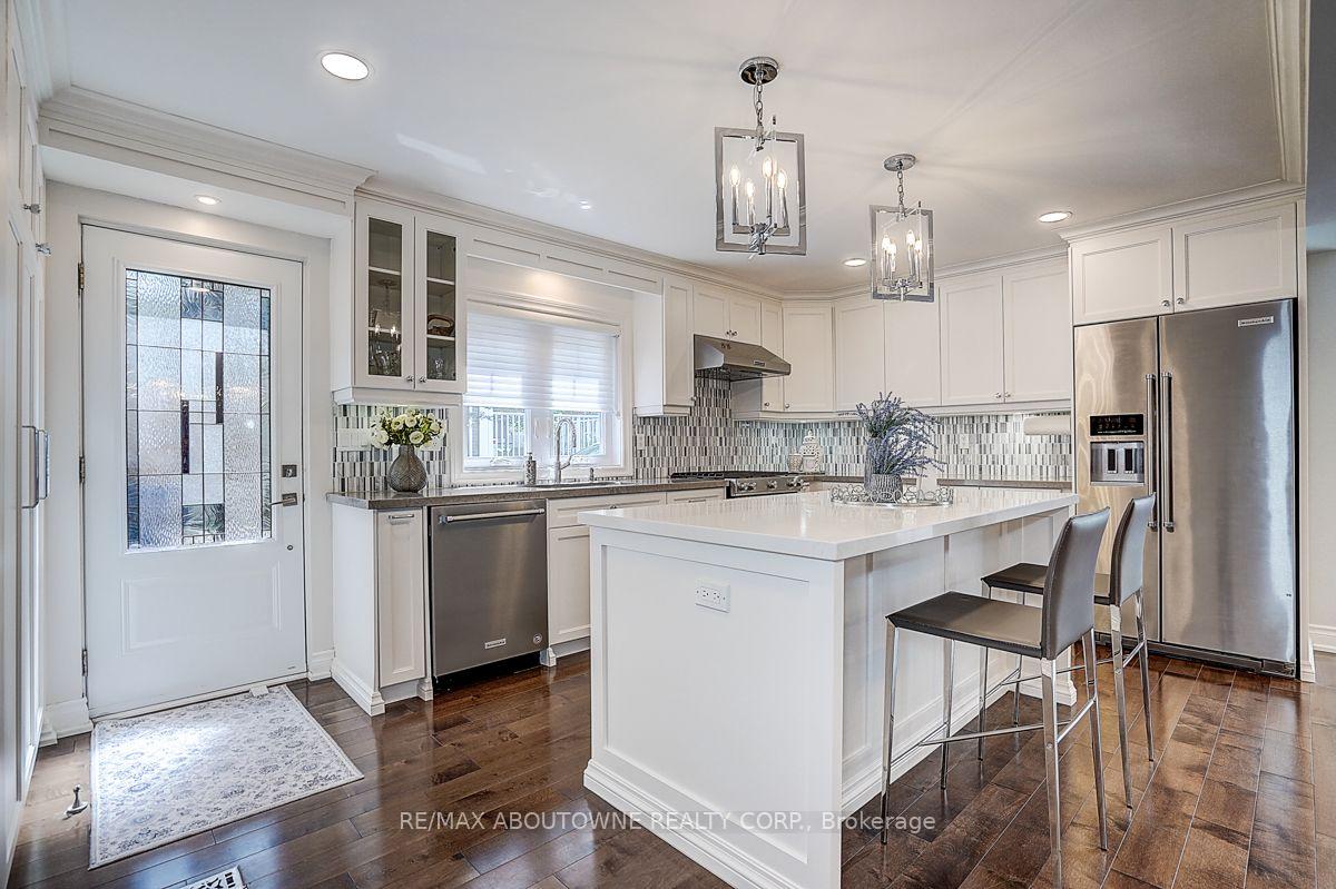Photo 10 of 99 Brahms Avenue, North York, Hillcrest Village — HOMEH
