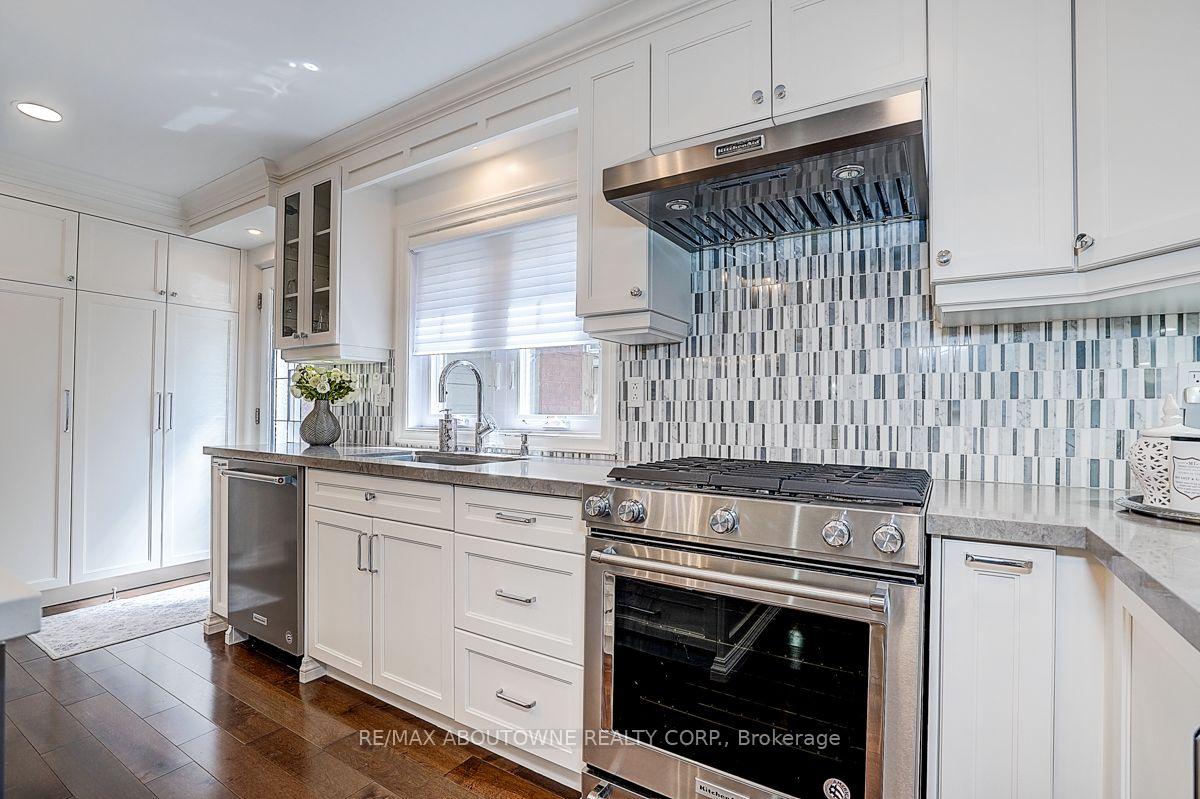Photo 15 of 99 Brahms Avenue, North York, Hillcrest Village — HOMEH