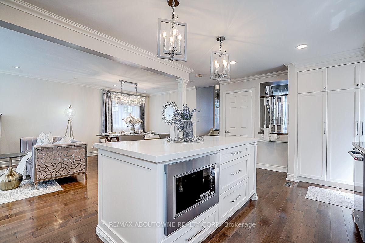 Photo 16 of 99 Brahms Avenue, North York, Hillcrest Village — HOMEH