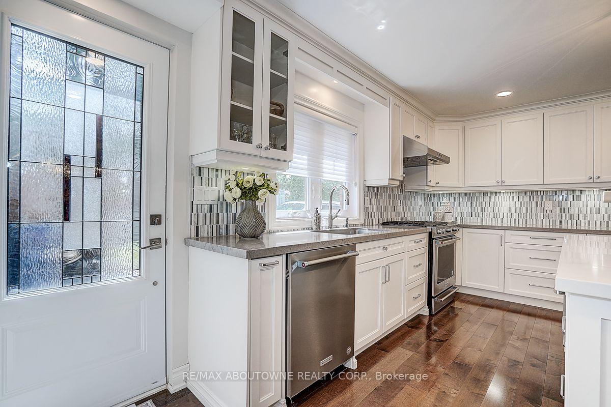 Photo 19 of 99 Brahms Avenue, North York, Hillcrest Village — HOMEH
