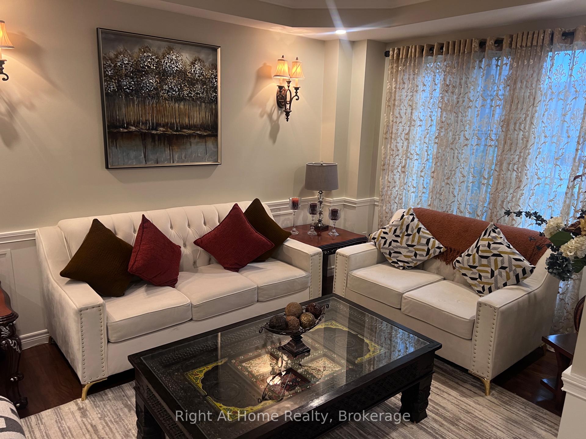 Photo 3 of Unit Upper, 52 Lorupe Court, Hamilton, Meadowlands — HOMEH