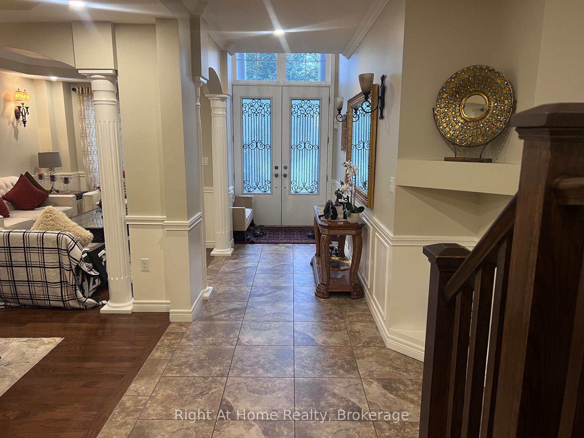 Photo 5 of Unit Upper, 52 Lorupe Court, Hamilton, Meadowlands — HOMEH