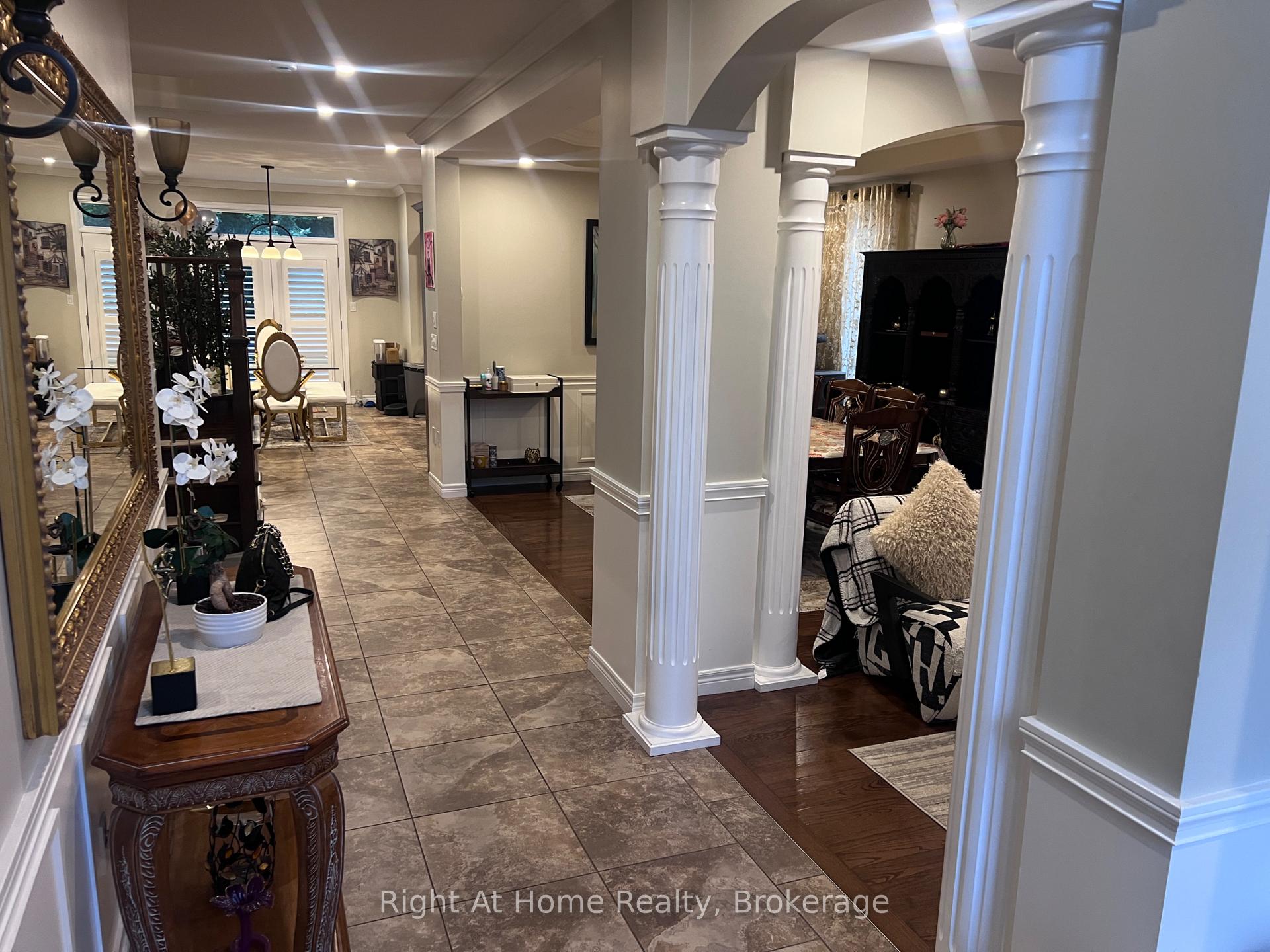 Photo 6 of Unit Upper, 52 Lorupe Court, Hamilton, Meadowlands — HOMEH