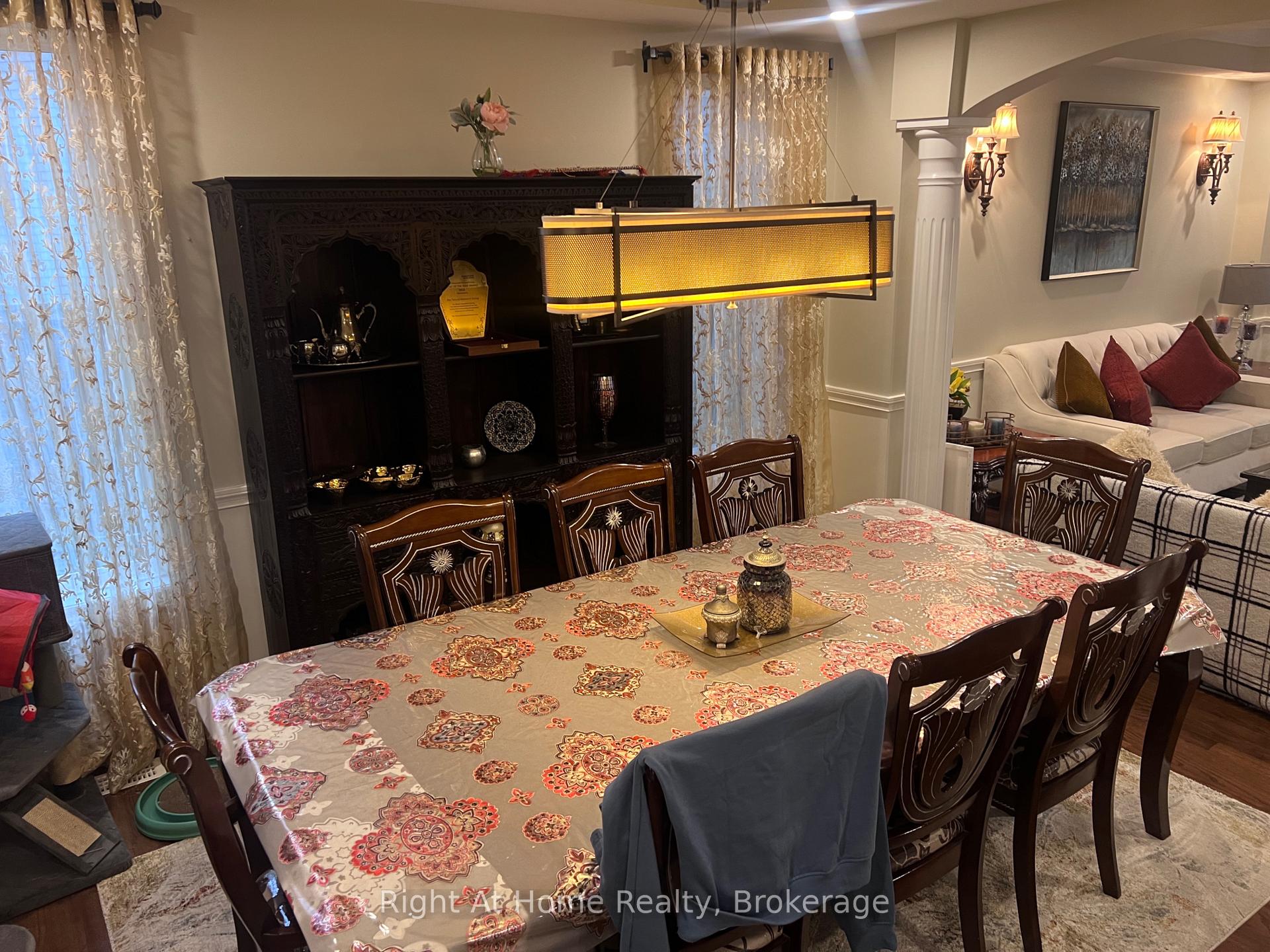 Photo 8 of Unit Upper, 52 Lorupe Court, Hamilton, Meadowlands — HOMEH