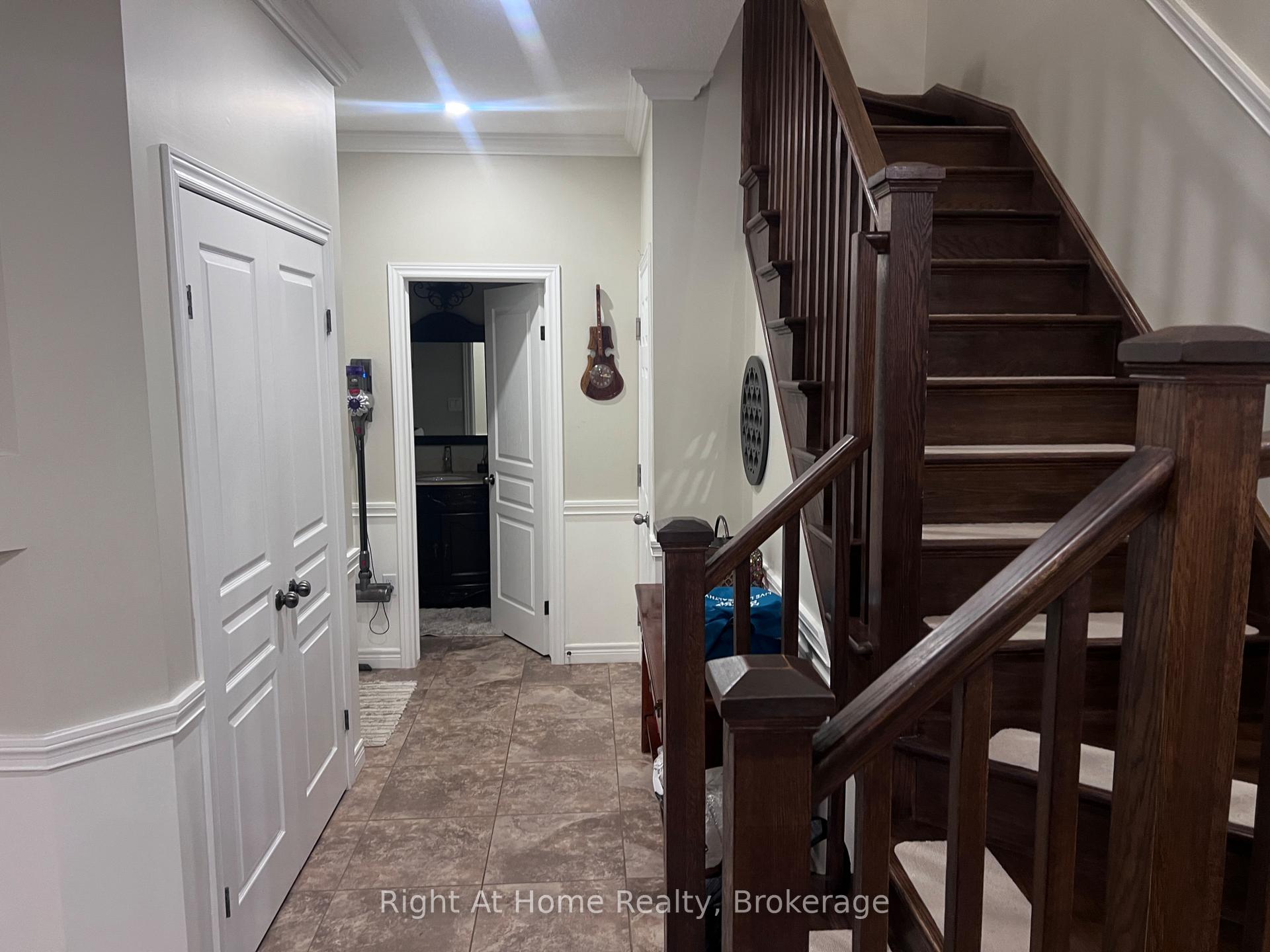 Photo 16 of Unit Upper, 52 Lorupe Court, Hamilton, Meadowlands — HOMEH