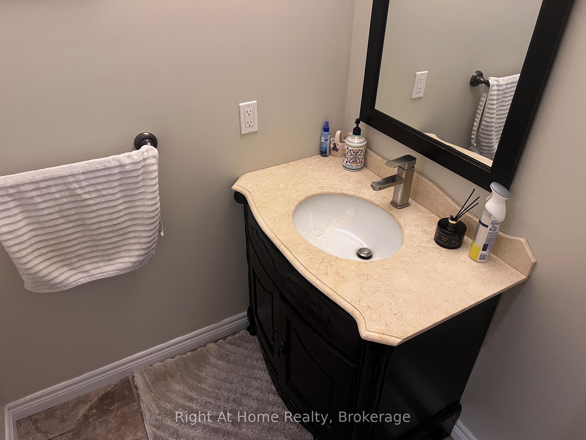 Photo 18 of Unit Upper, 52 Lorupe Court, Hamilton, Meadowlands — HOMEH
