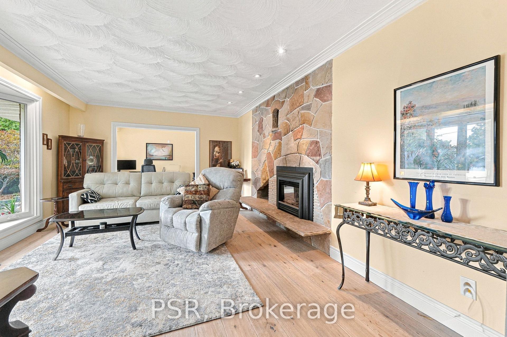 Photo 2 of 15 Valleyview Road, Halton Hills, Georgetown — HOMEH