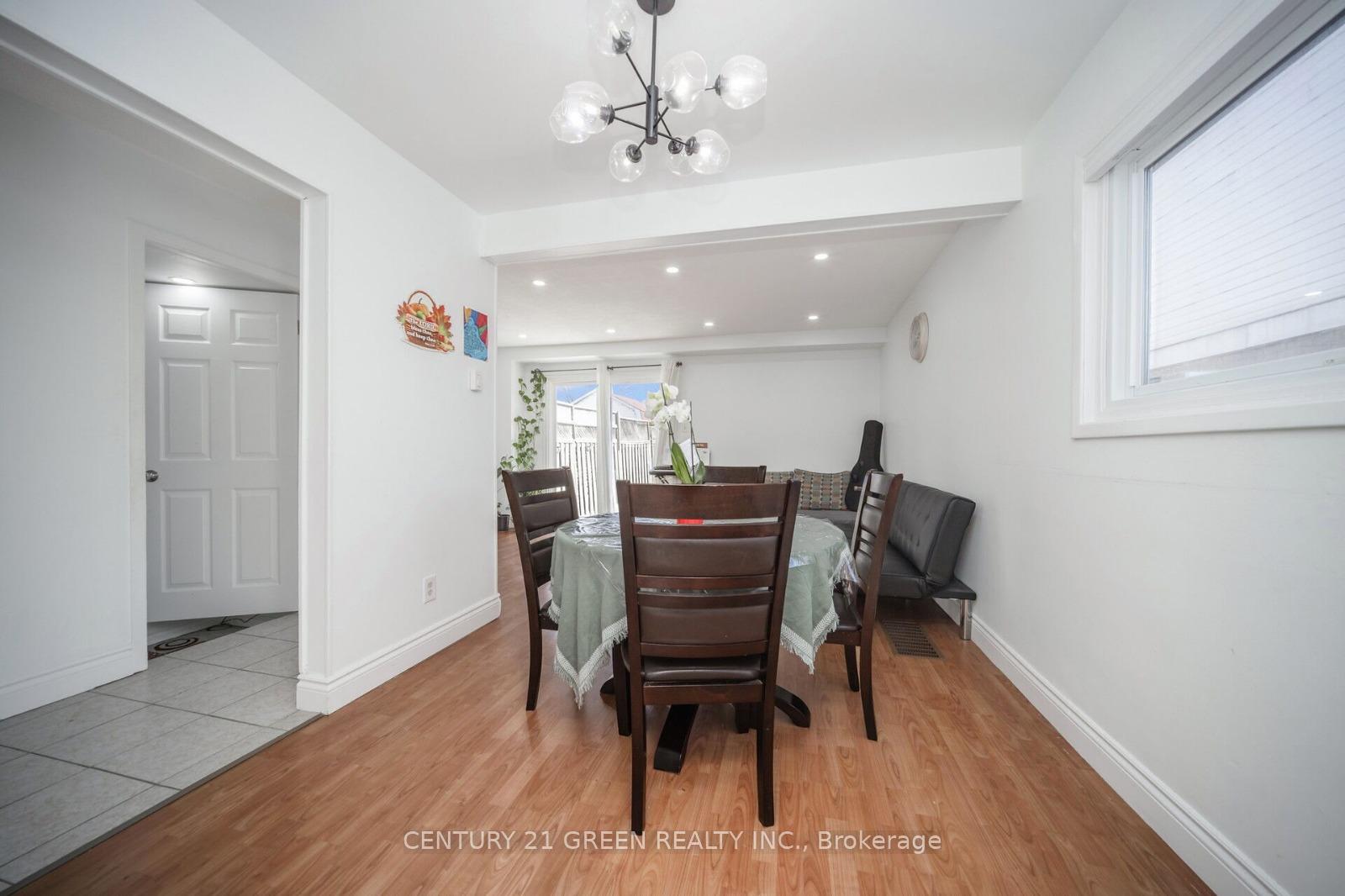 Photo 11 of 24 Jackman Drive, Brampton, Northgate — HOMEH