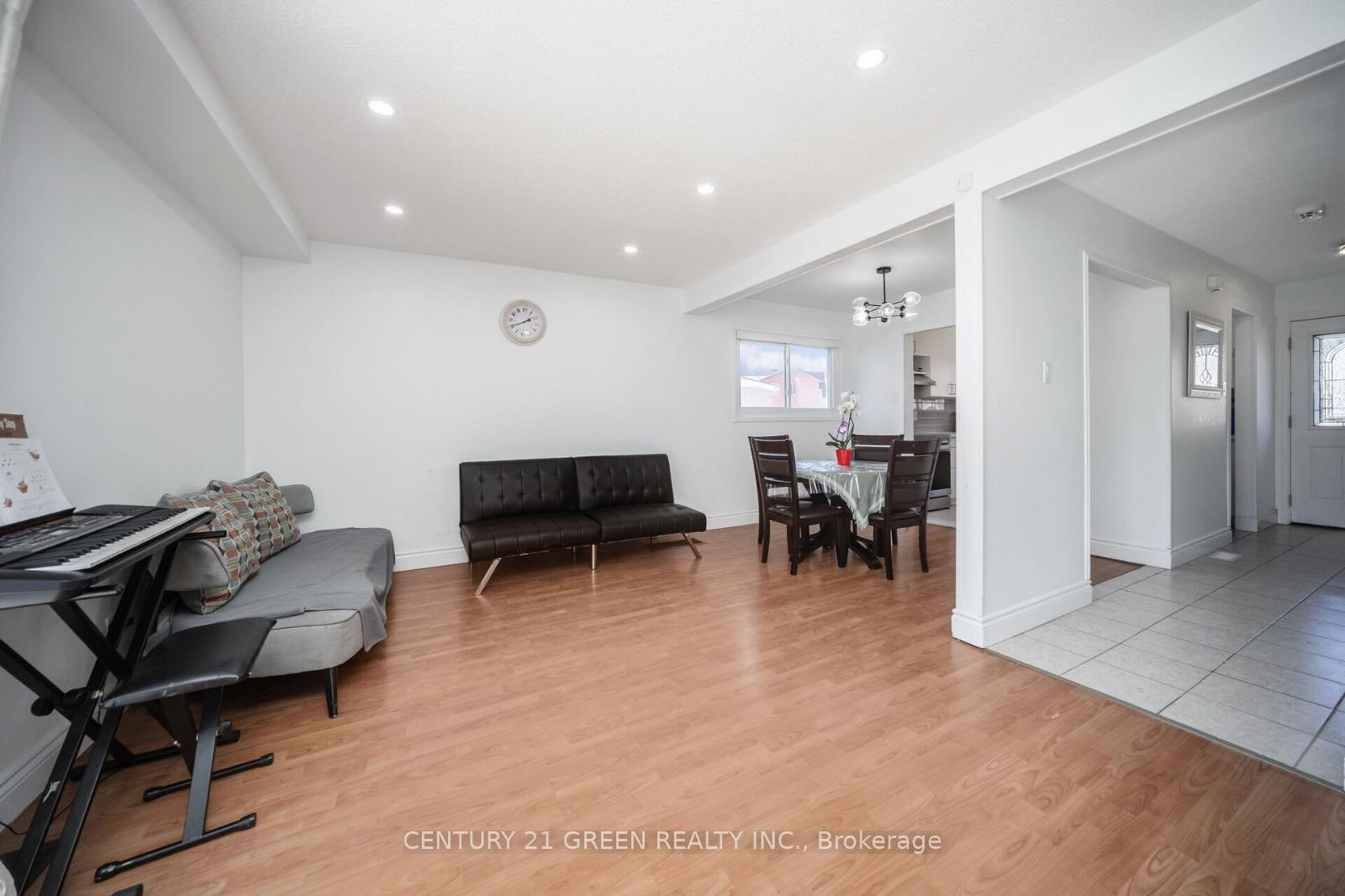 Photo 12 of 24 Jackman Drive, Brampton, Northgate — HOMEH