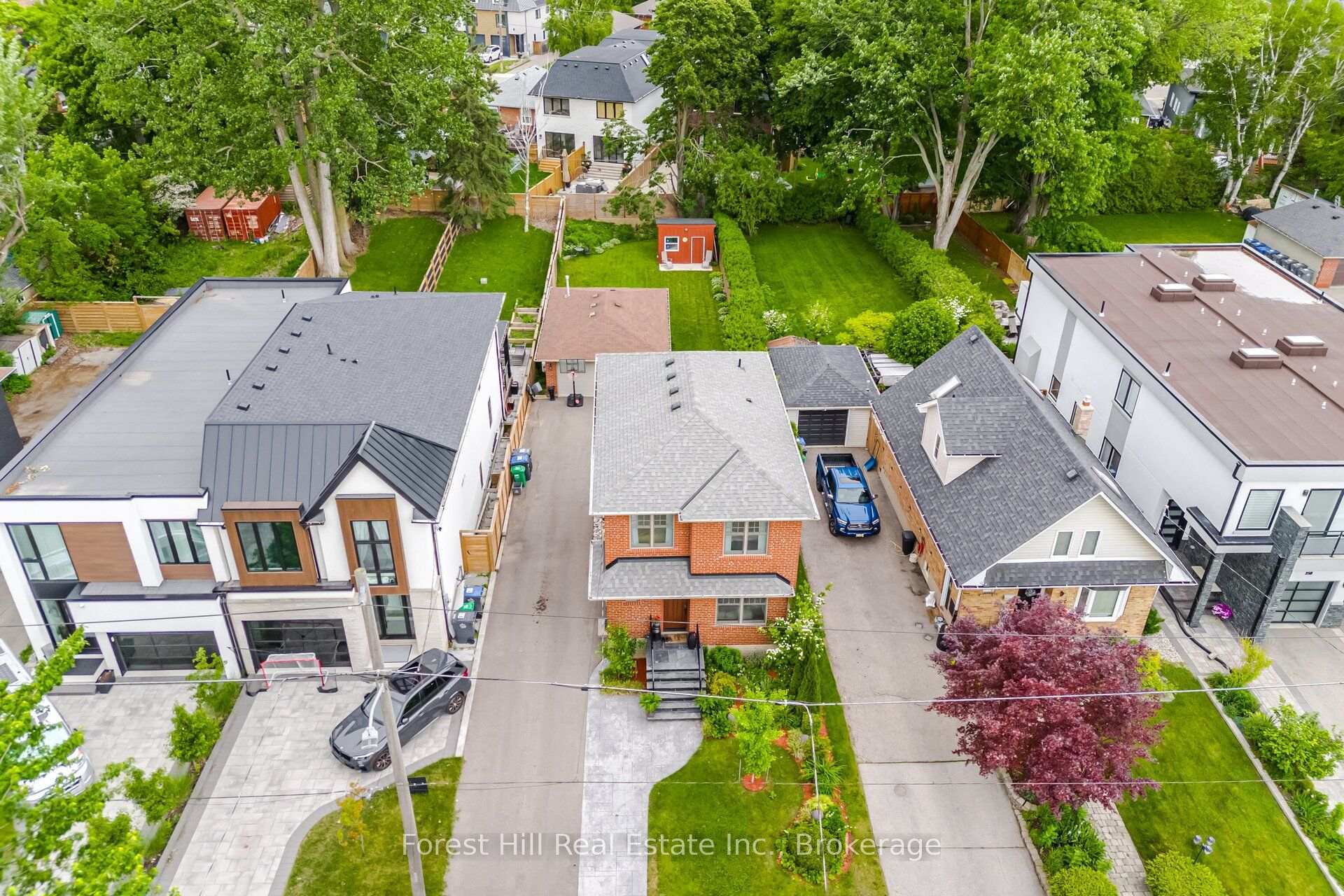 Photo 3 of 39 Broadview Avenue, Mississauga, Port Credit — HOMEH