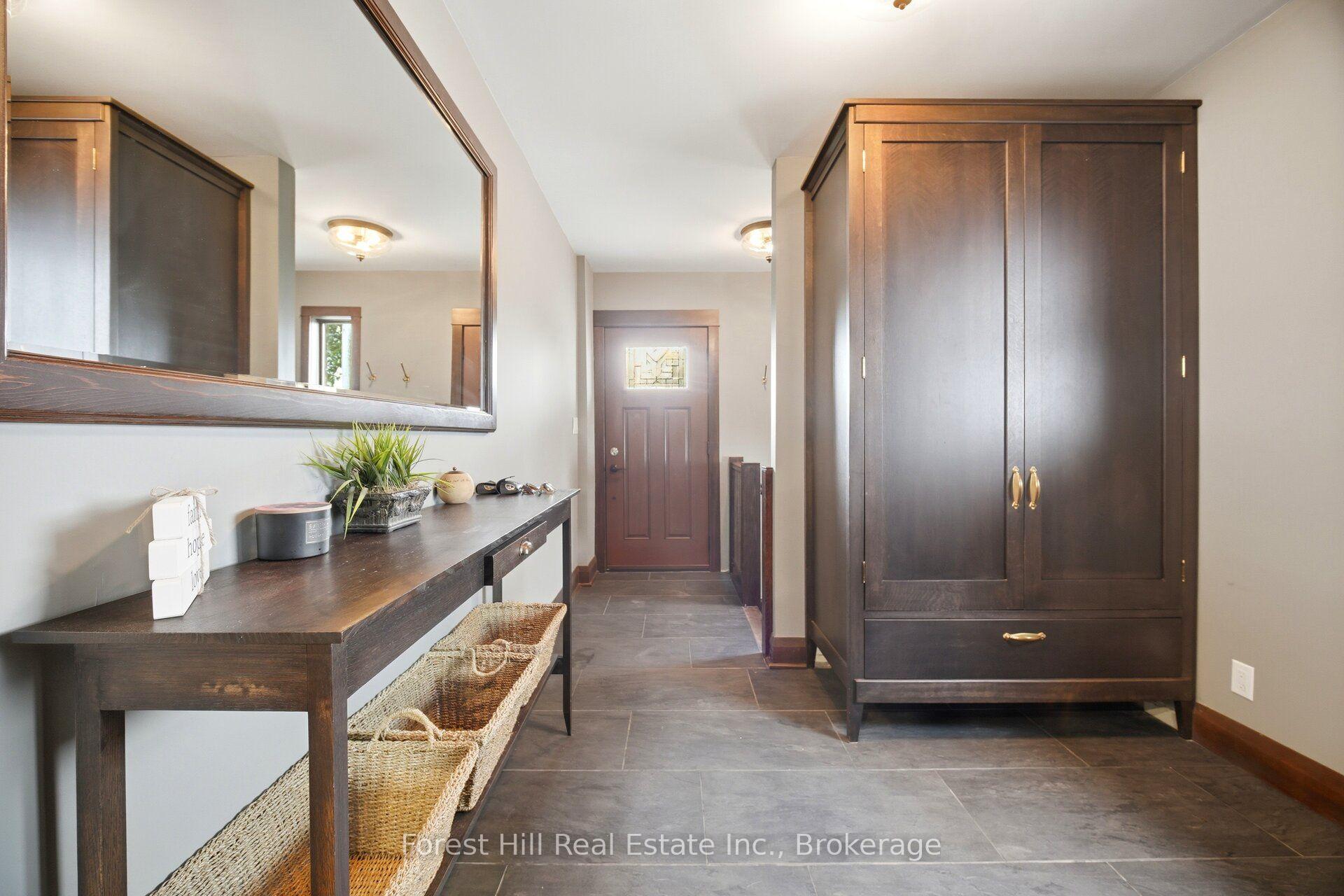 Photo 4 of 39 Broadview Avenue, Mississauga, Port Credit — HOMEH