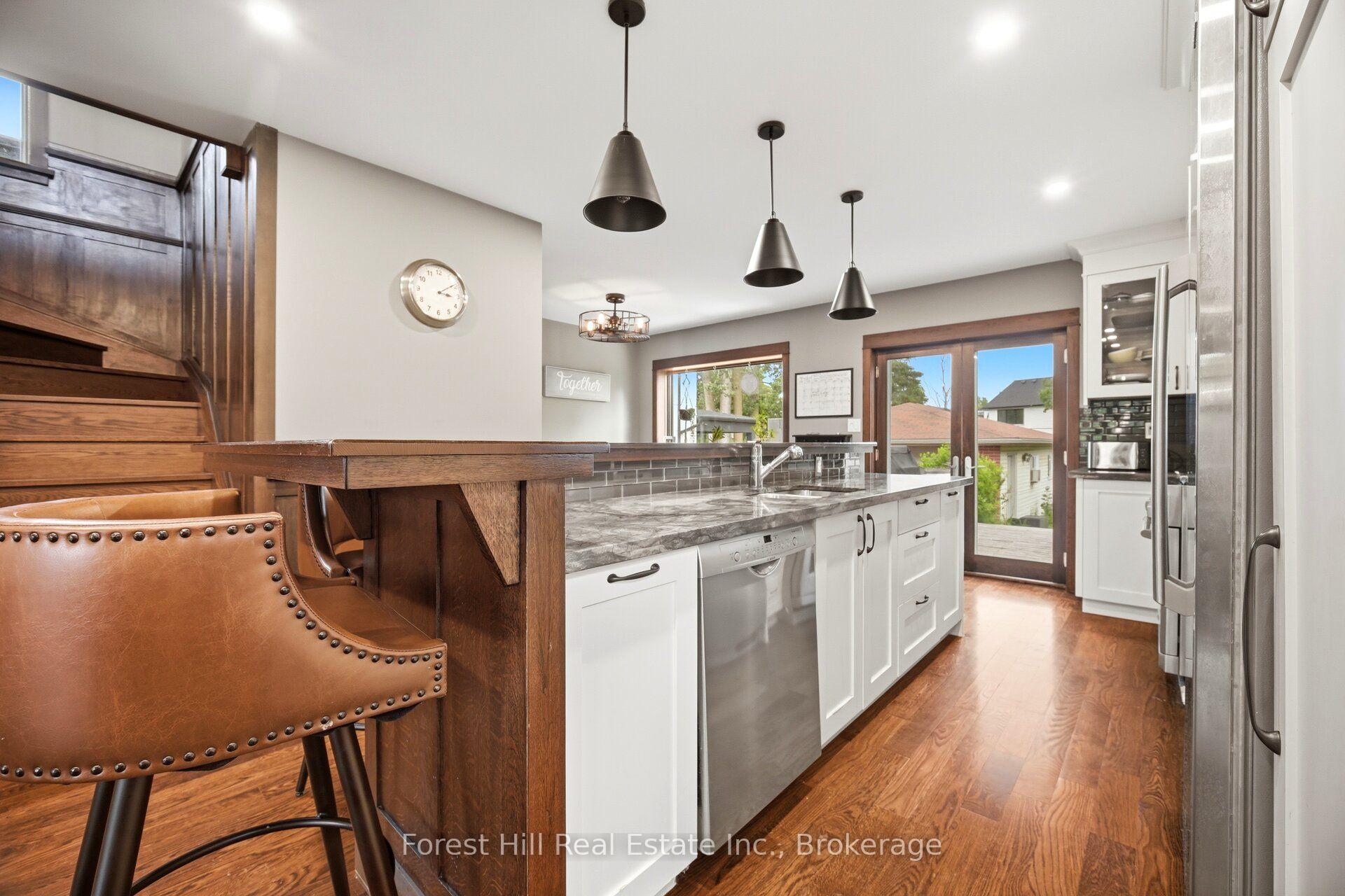 Photo 10 of 39 Broadview Avenue, Mississauga, Port Credit — HOMEH
