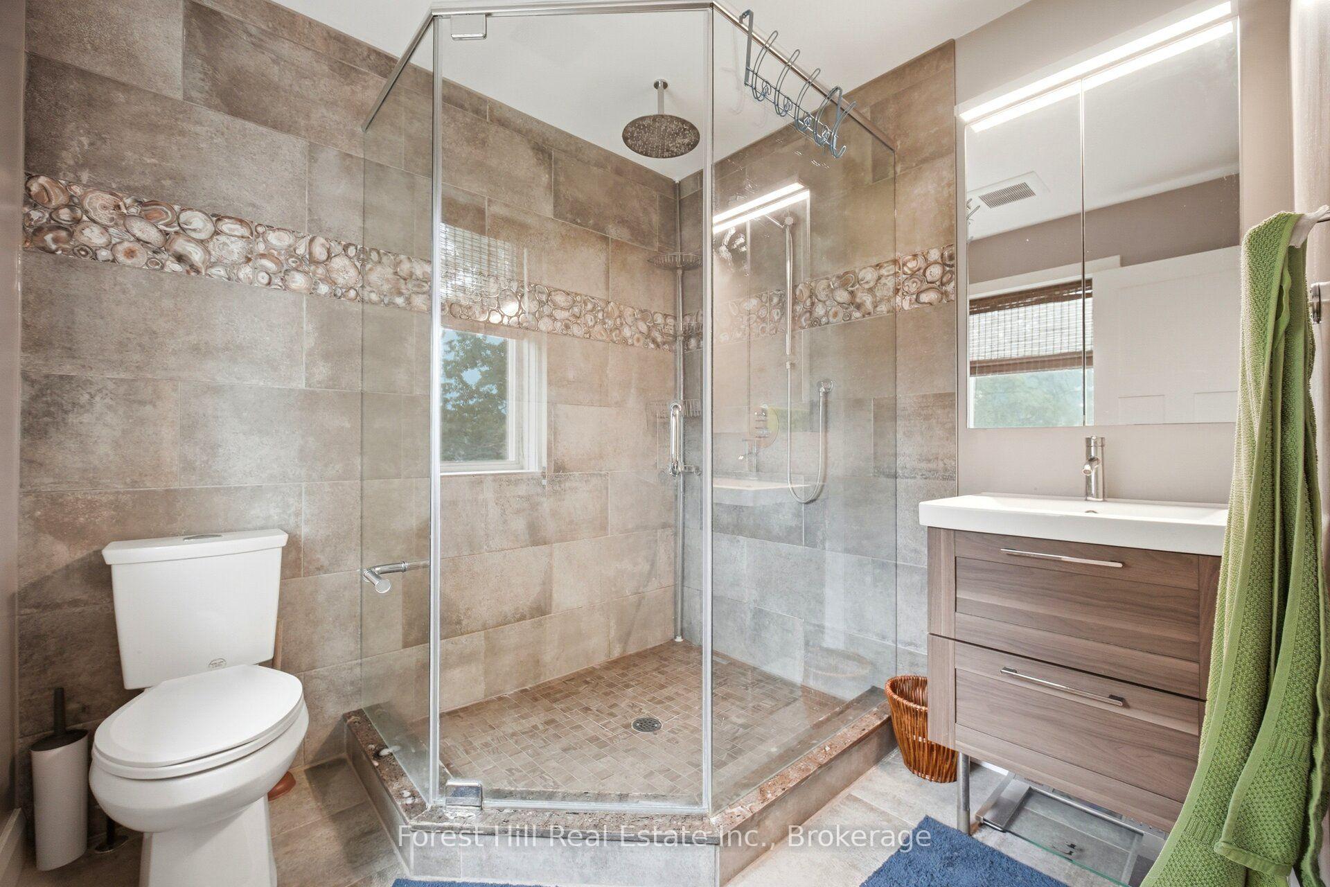 Photo 19 of 39 Broadview Avenue, Mississauga, Port Credit — HOMEH