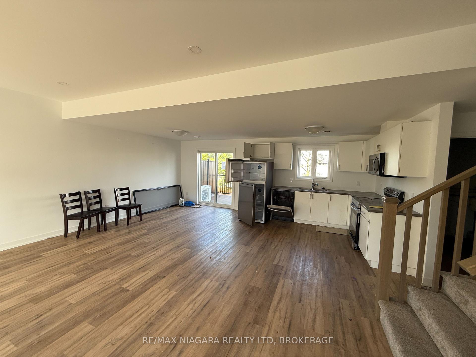 Photo 3 of Unit 824, 4263 Fourth Avenue, Niagara Falls, Downtown — HOMEH