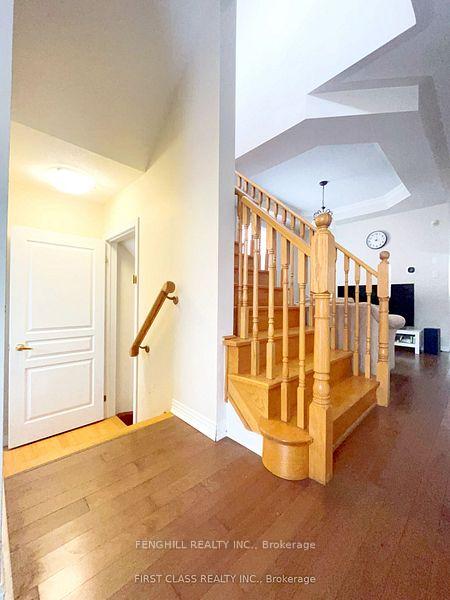 Photo 3 of 18 Magnotta Road, Markham, Cachet — HOMEH