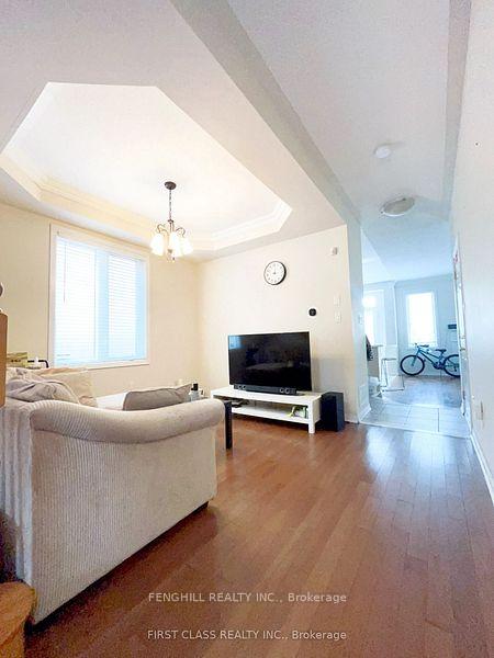 Photo 4 of 18 Magnotta Road, Markham, Cachet — HOMEH