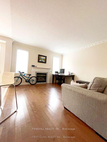 Photo 5 of 18 Magnotta Road, Markham, Cachet — HOMEH