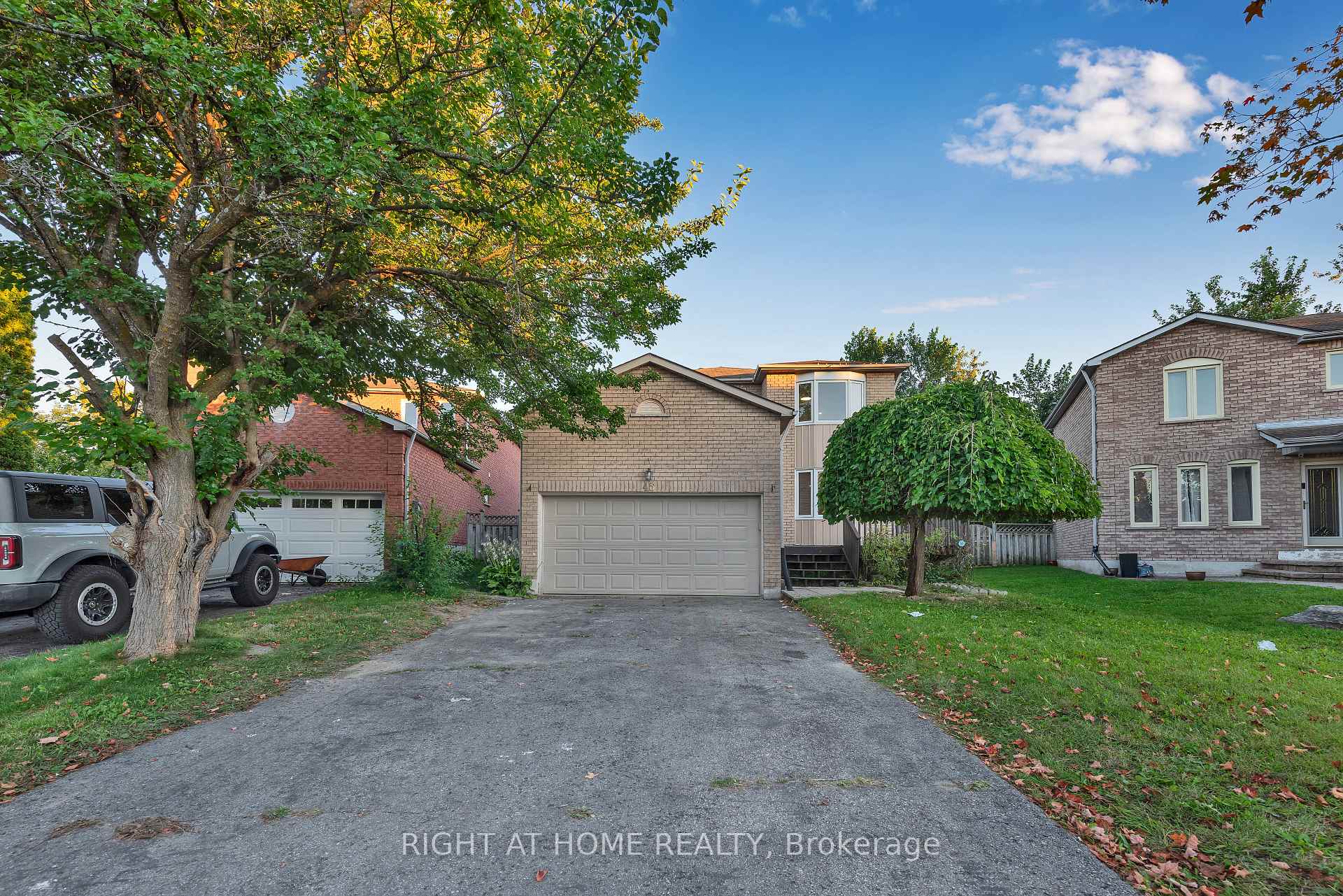 Photo 15 of 45 Blair Crescent, Barrie, Grove East — HOMEH