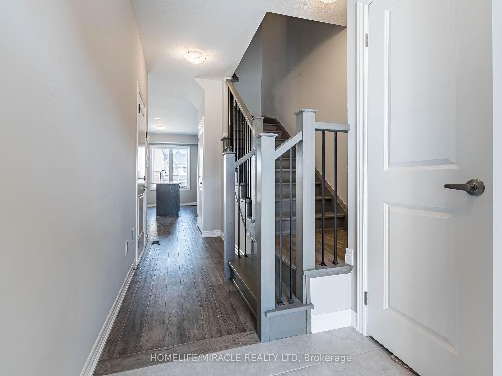 Photo 4 of 140 Aquasanta Crescent, Hamilton, Ryckmans — HOMEH