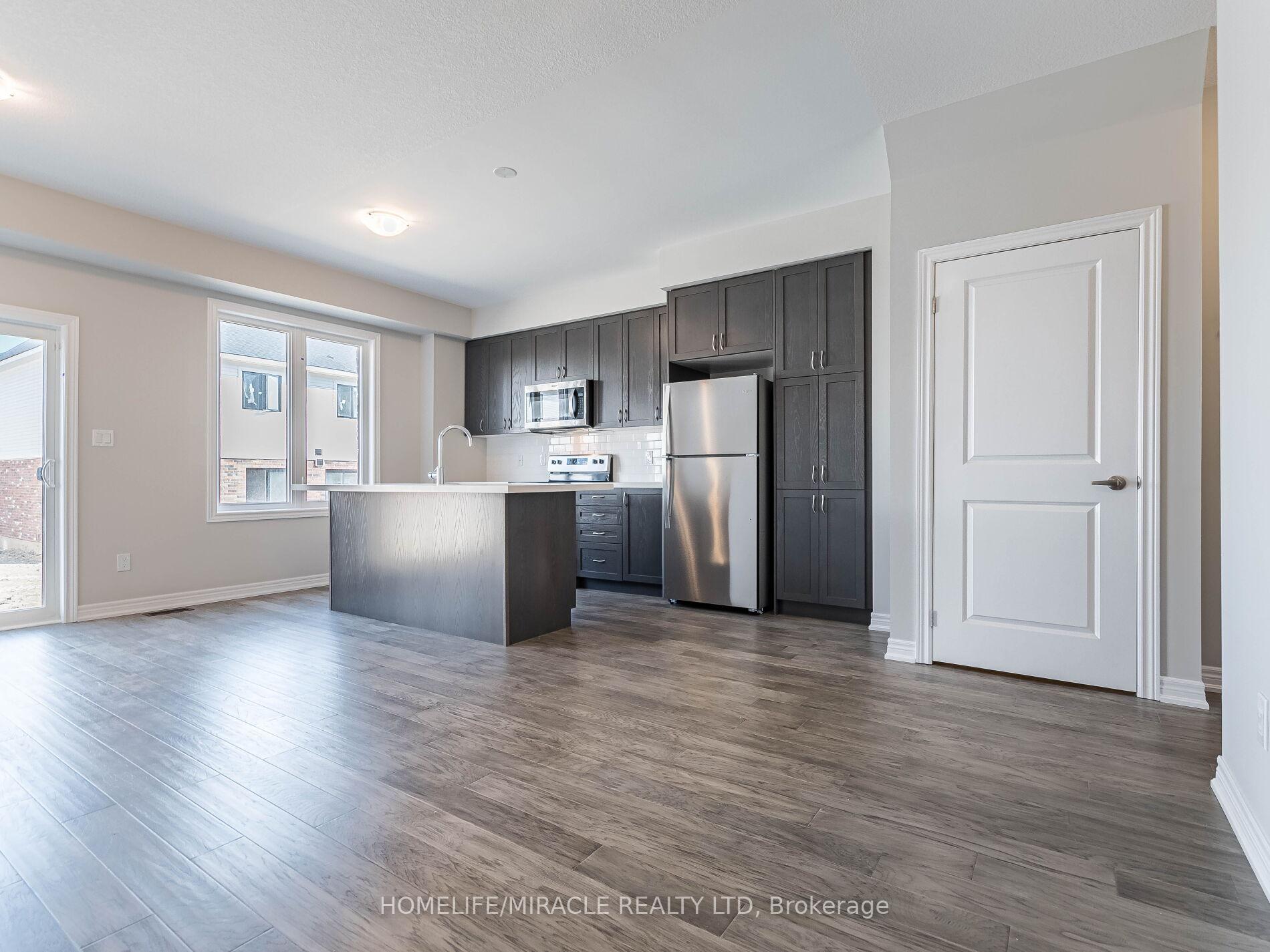 Photo 8 of 140 Aquasanta Crescent, Hamilton, Ryckmans — HOMEH