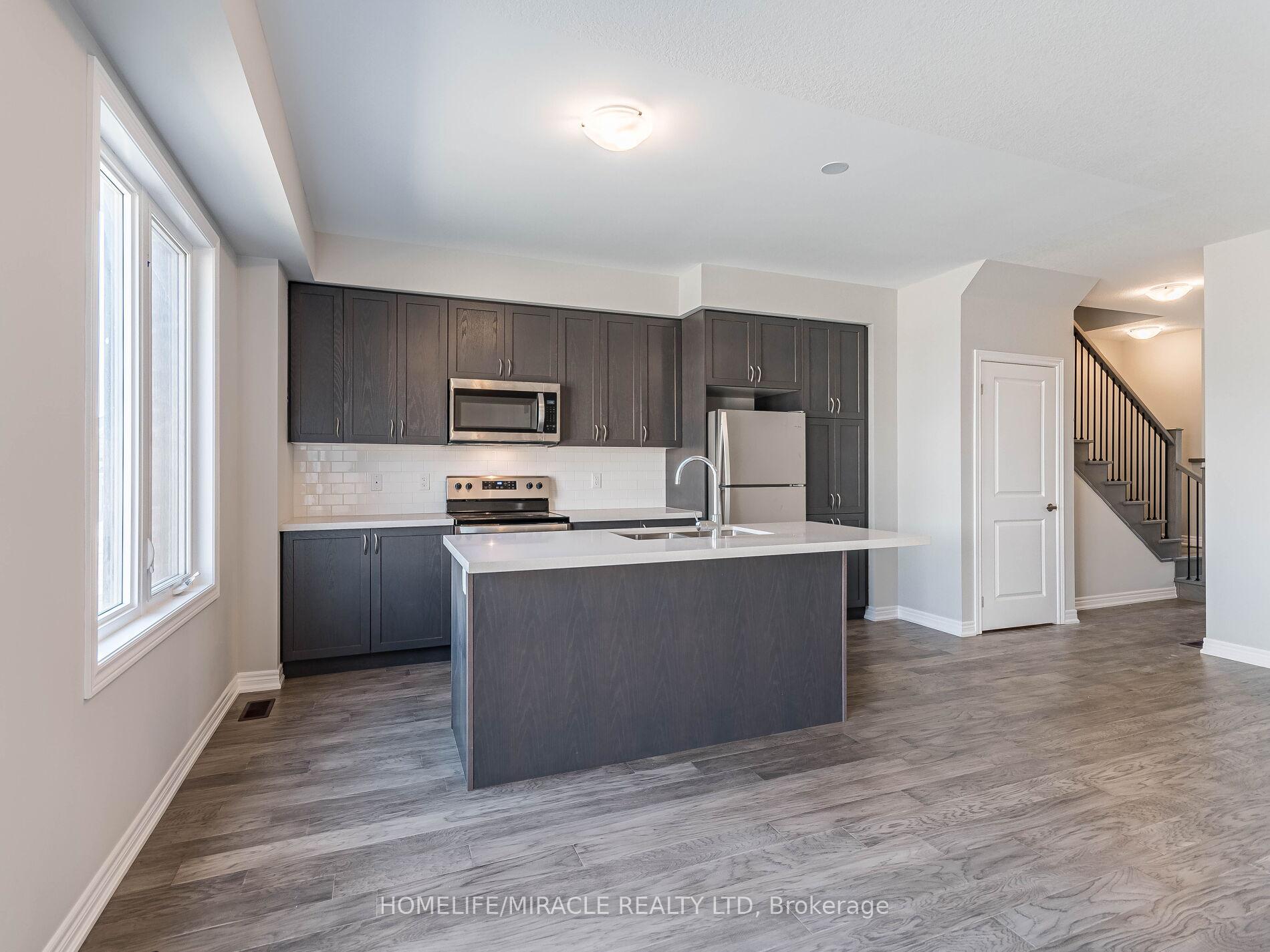Photo 10 of 140 Aquasanta Crescent, Hamilton, Ryckmans — HOMEH